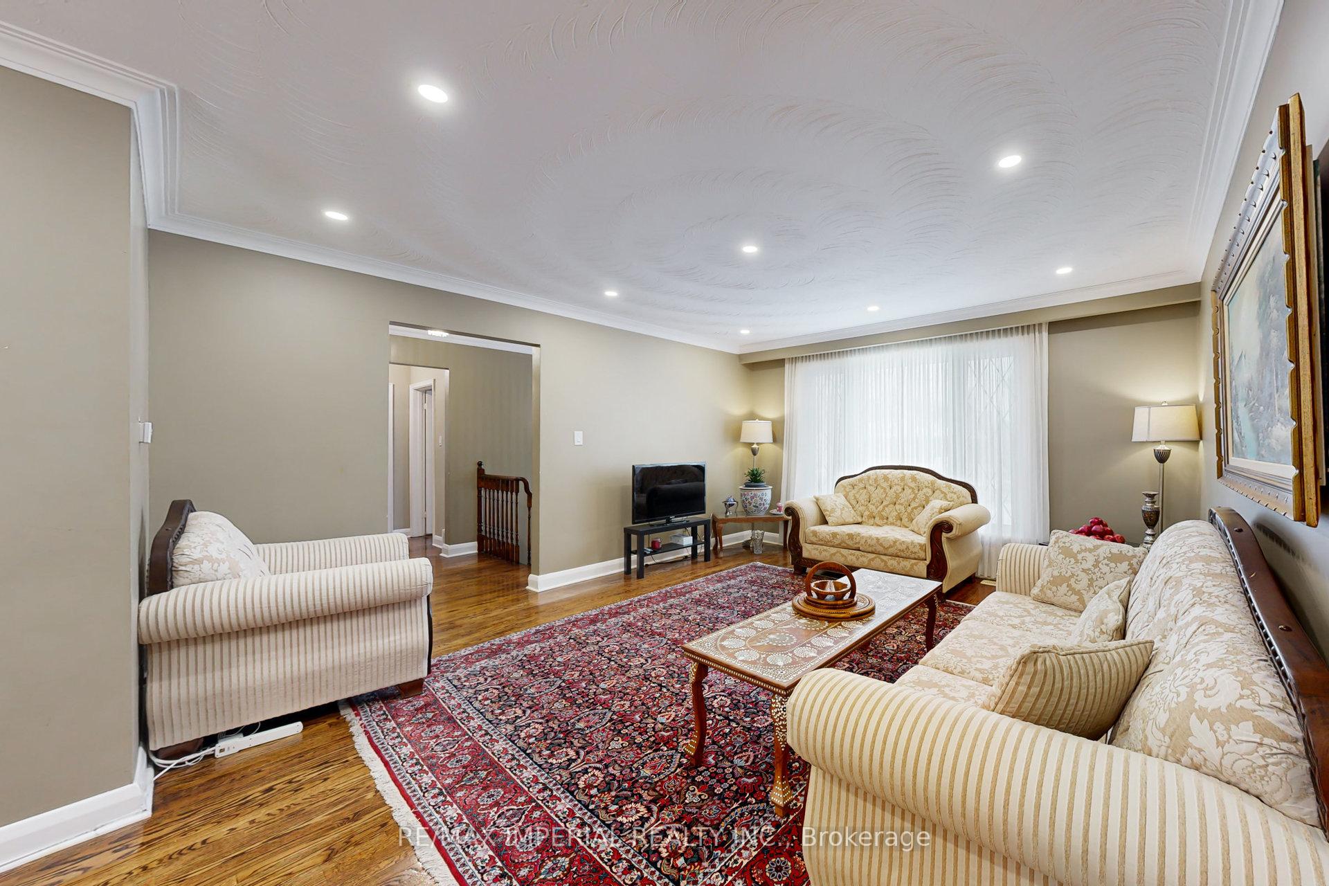 10 Burke St, Toronto, ON M2M1V2 | 3 Bedroom 3 Bathroom Detached House | Image 8