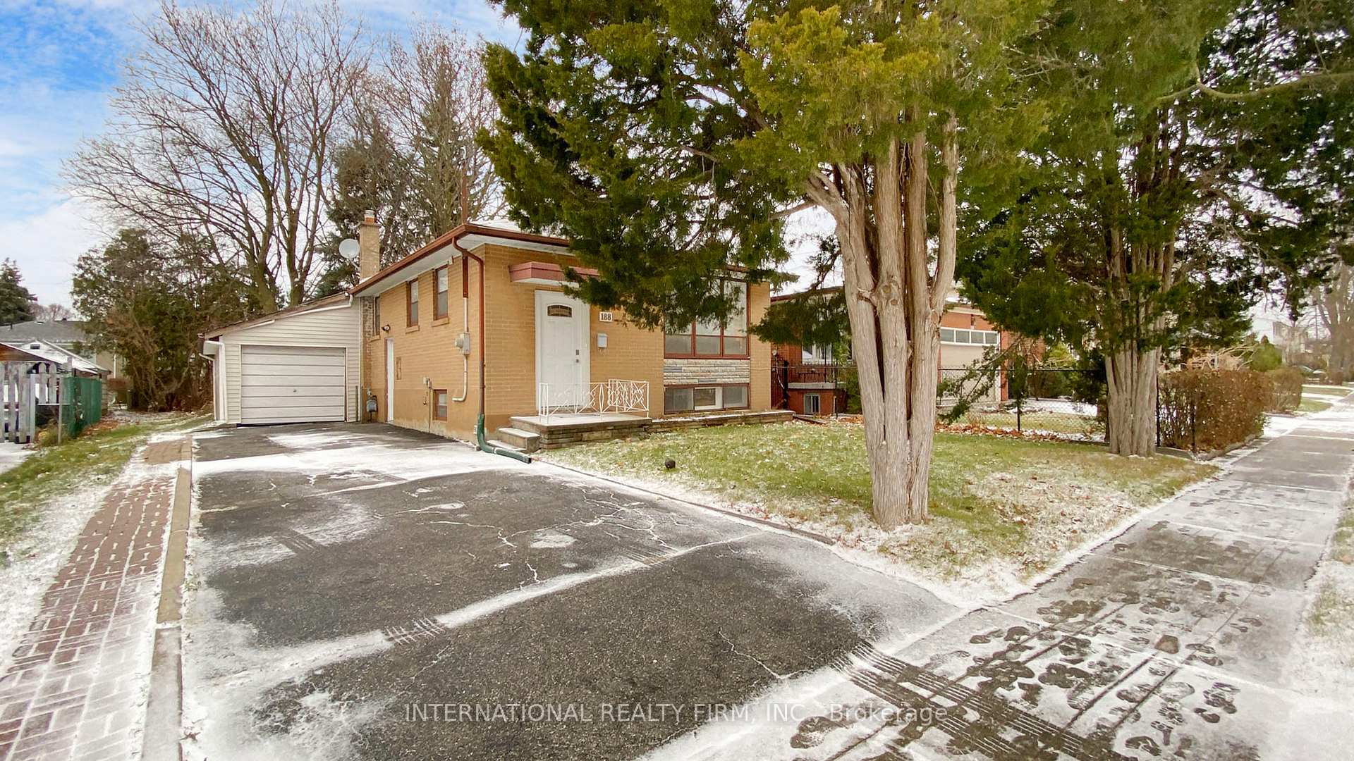 188 Pleasant Ave, Toronto, ON M2M1M3 | 3 Bedroom 4 Bathroom Detached House | Image 2