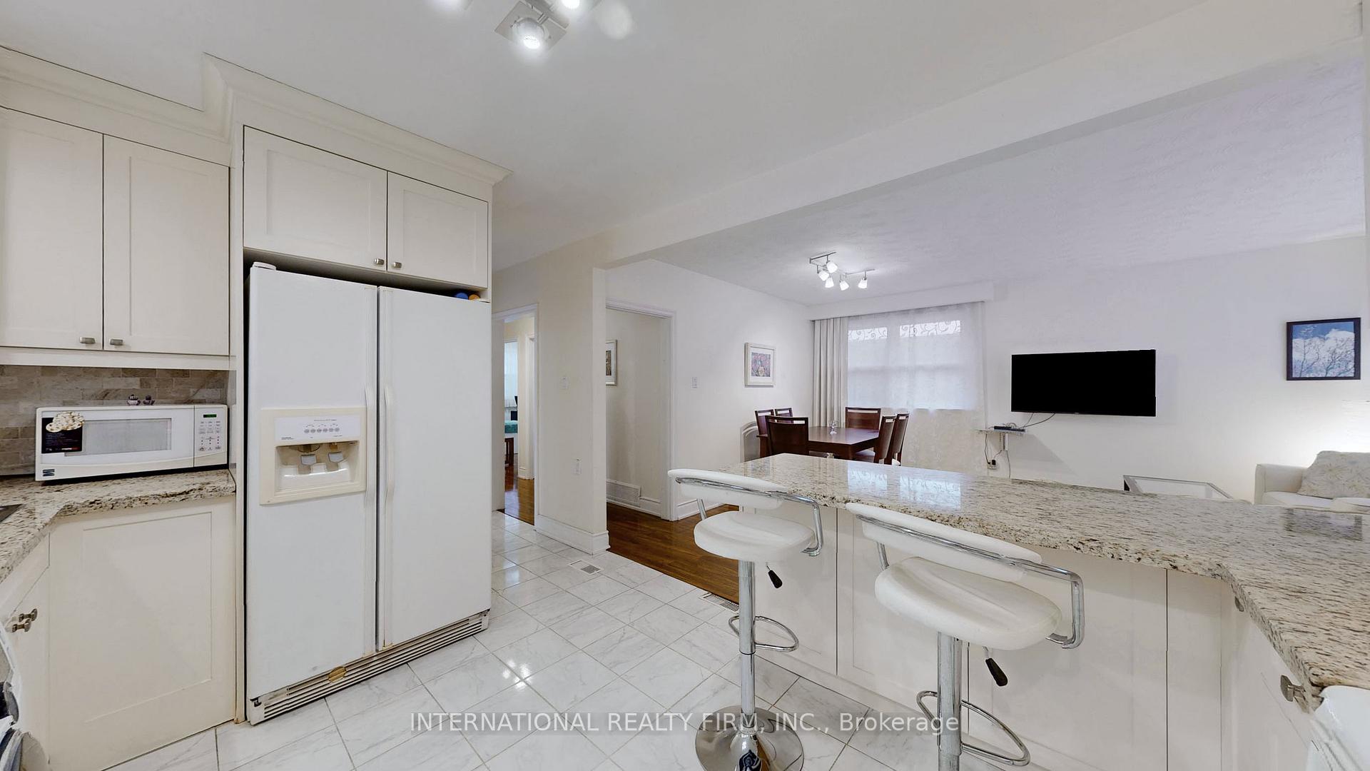 188 Pleasant Ave, Toronto, ON M2M1M3 | 3 Bedroom 4 Bathroom Detached House | Image 9