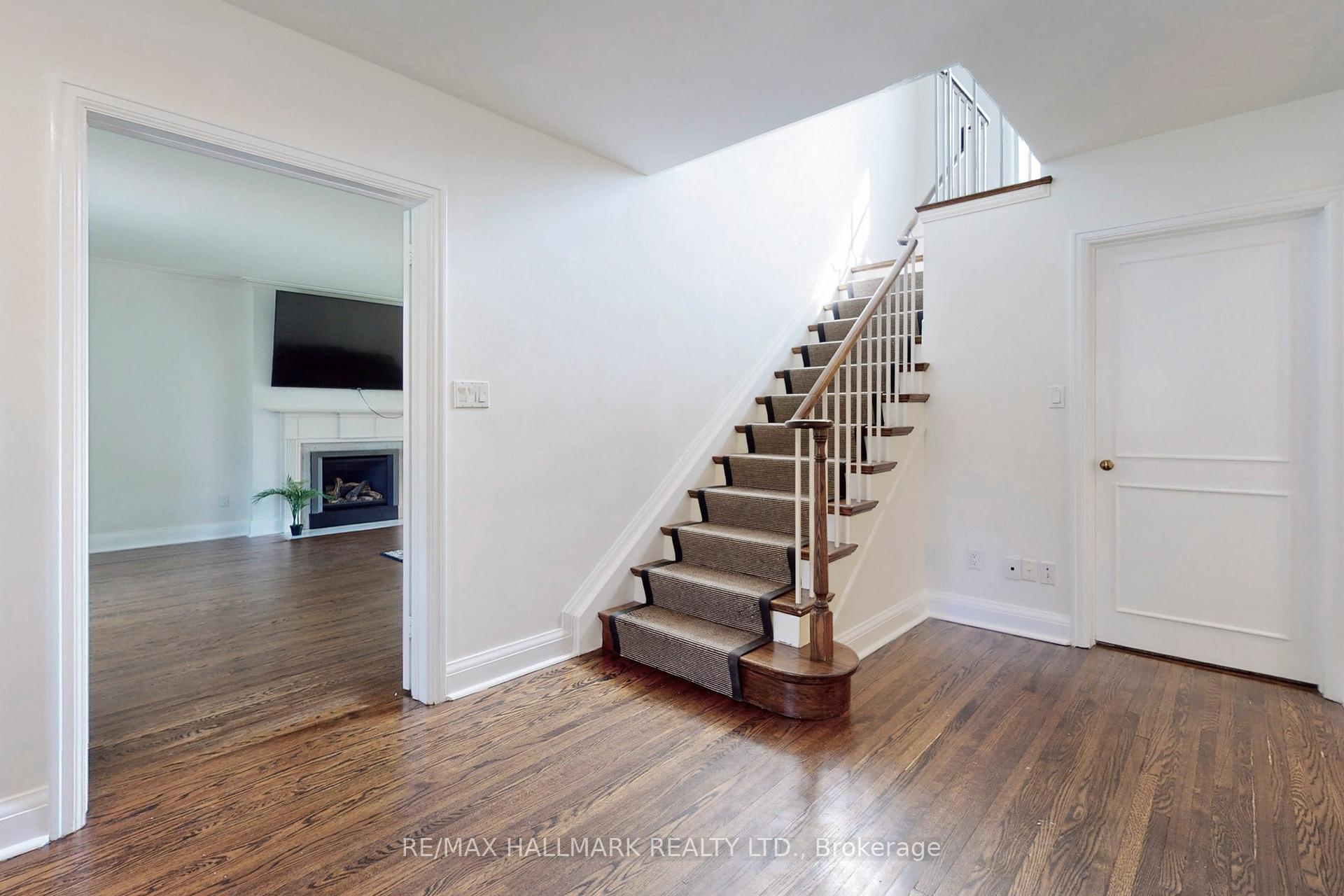 7 Gerald St, Toronto, ON M2L2M4 | 4 Bedroom 4 Bathroom Detached House | Image 11