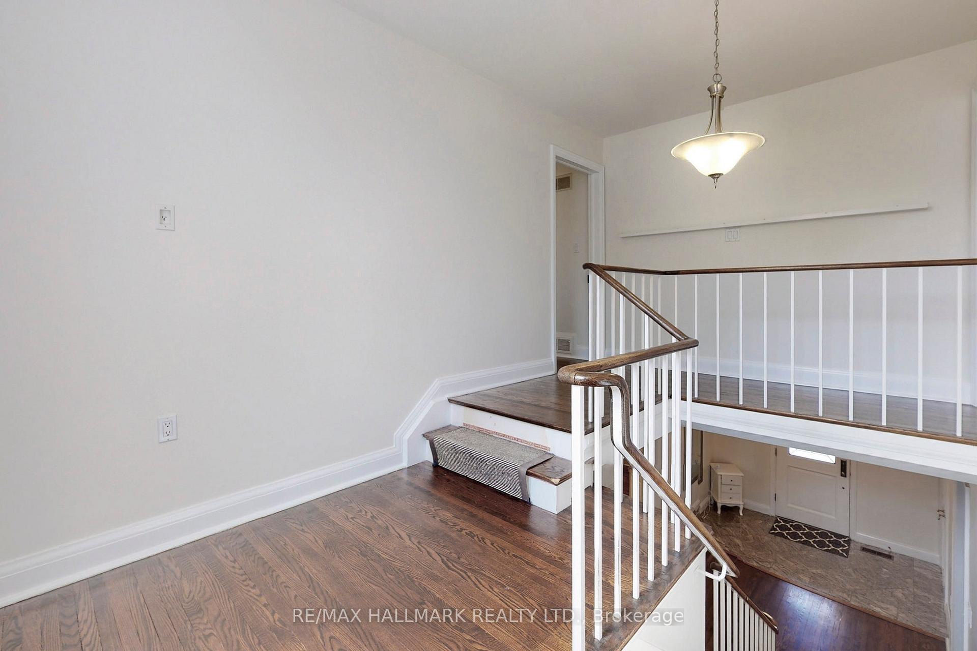 7 Gerald St, Toronto, ON M2L2M4 | 4 Bedroom 4 Bathroom Detached House | Image 12