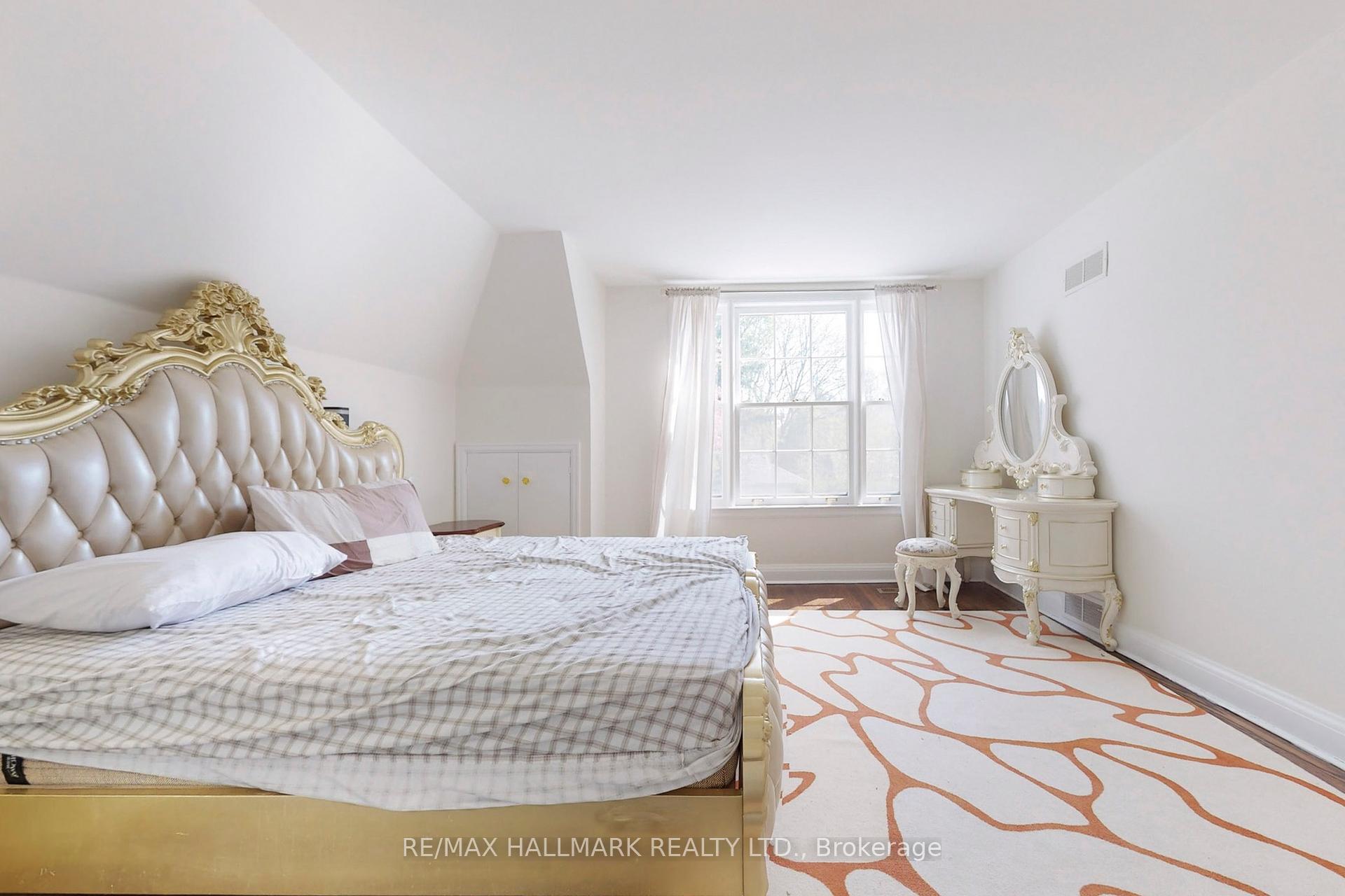 7 Gerald St, Toronto, ON M2L2M4 | 4 Bedroom 4 Bathroom Detached House | Image 14