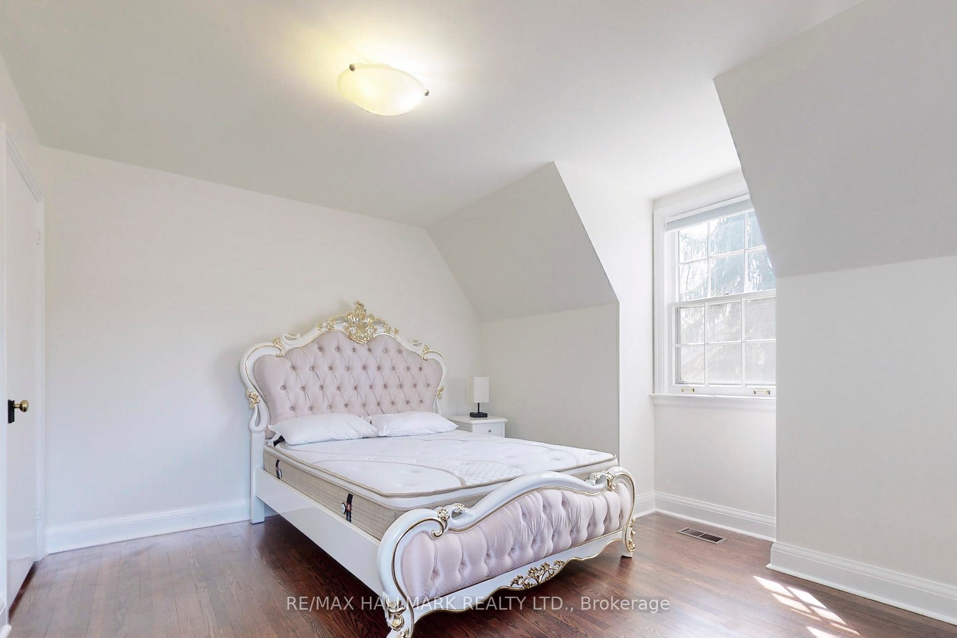 7 Gerald St, Toronto, ON M2L2M4 | 4 Bedroom 4 Bathroom Detached House | Image 15