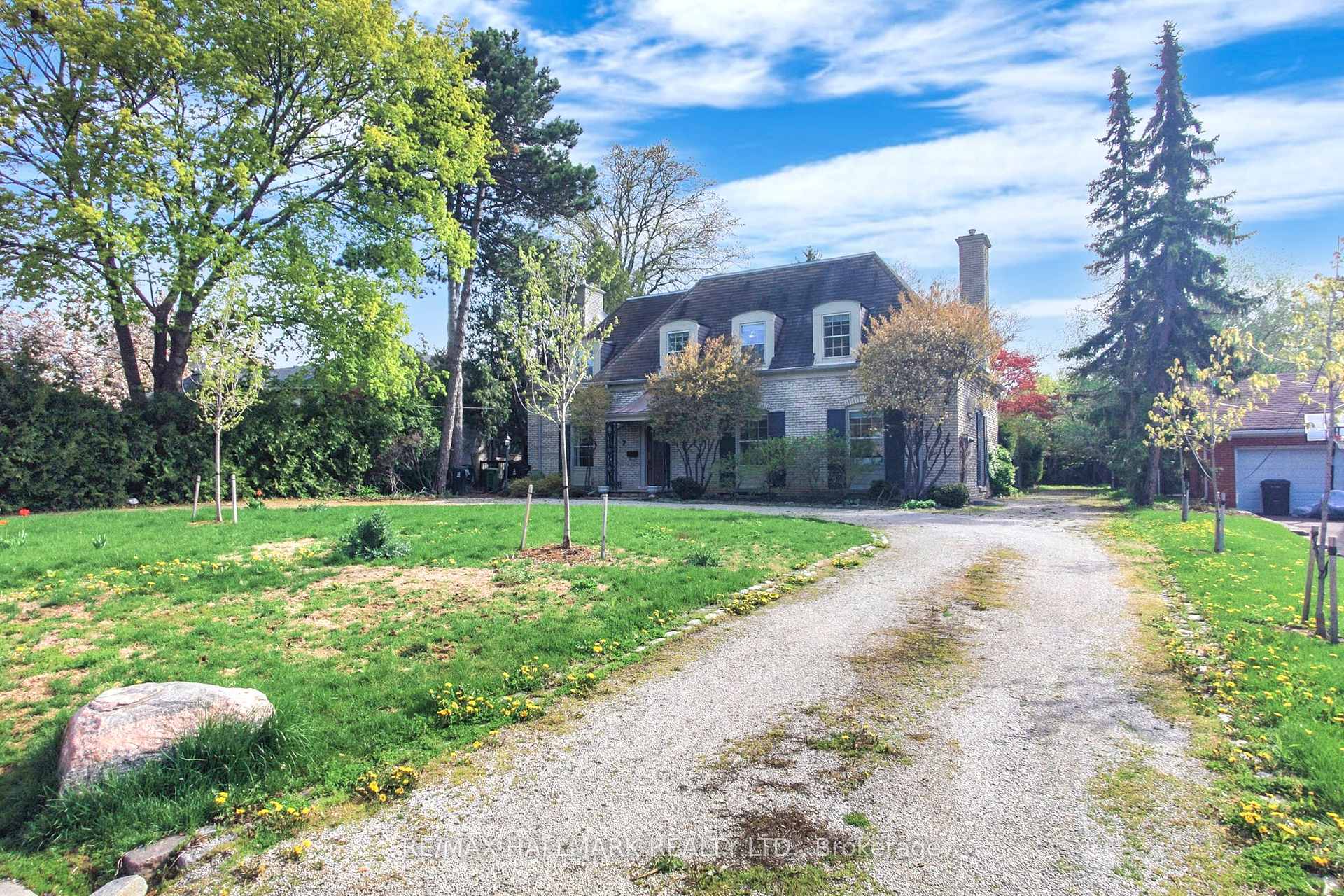 7 Gerald St, Toronto, ON M2L2M4 | 4 Bedroom 4 Bathroom Detached House | Image 2