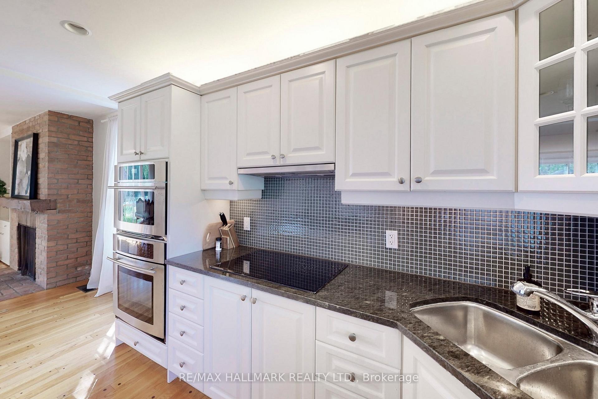 7 Gerald St, Toronto, ON M2L2M4 | 4 Bedroom 4 Bathroom Detached House | Image 8