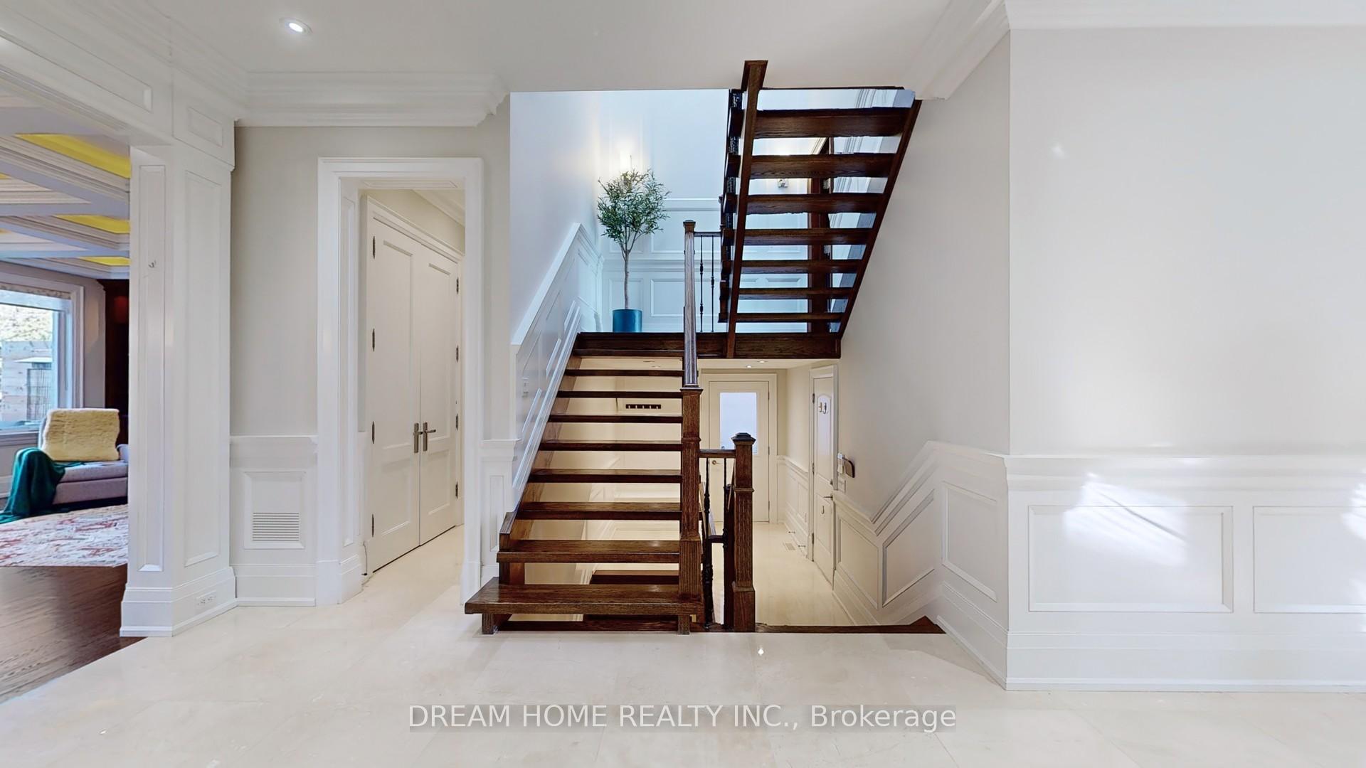 276 Dunview Ave, Toronto, ON M2N4J5 | 4 Bedroom 7 Bathroom Detached House | Image 13