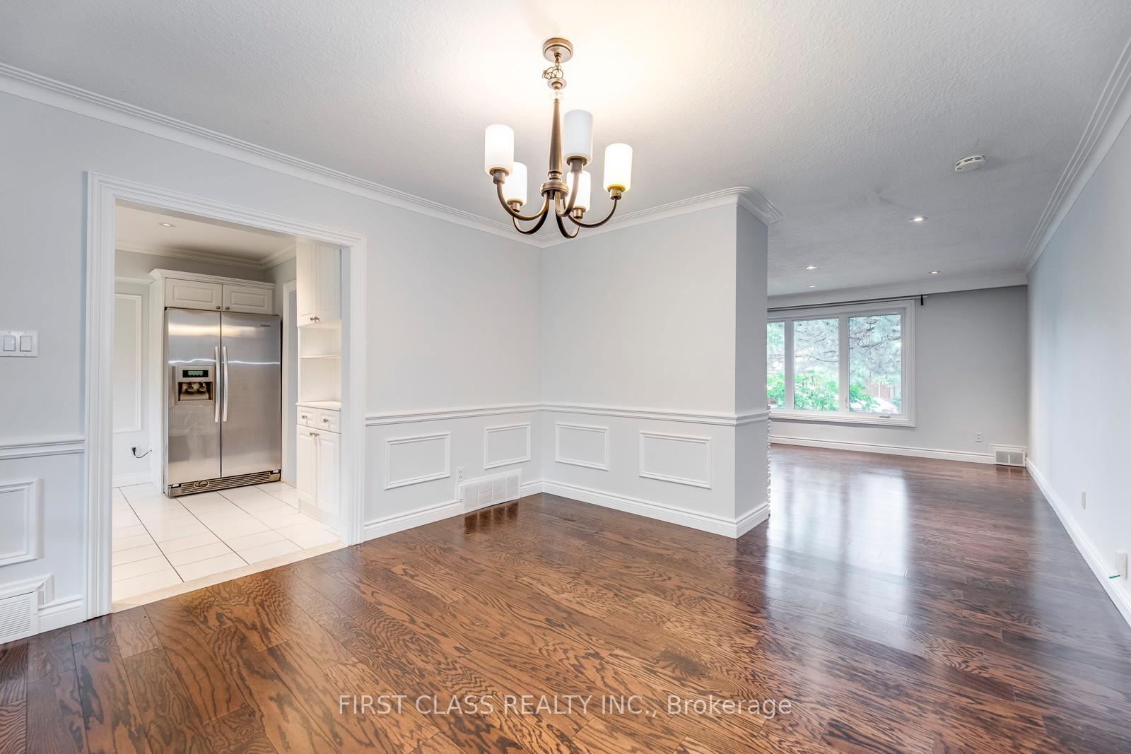 25 Whittaker Cres, Toronto, ON M2K1K7 | 4 Bedroom 3 Bathroom Detached House | Image 10