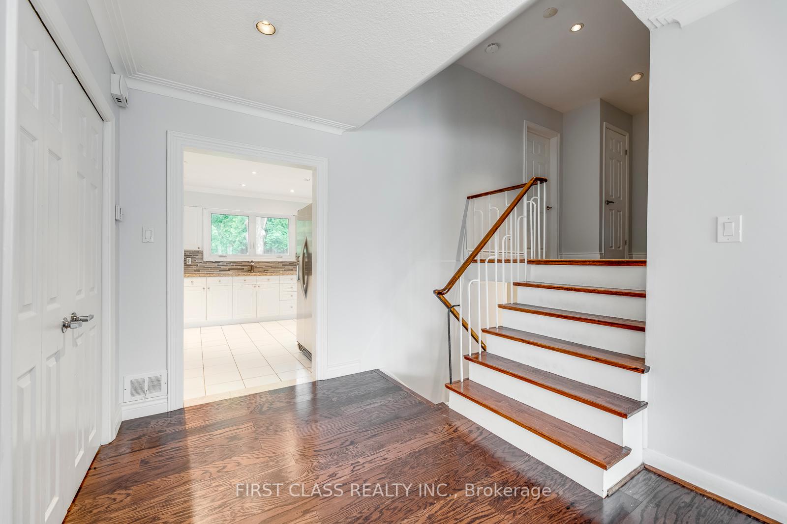 25 Whittaker Cres, Toronto, ON M2K1K7 | 4 Bedroom 3 Bathroom Detached House | Image 11