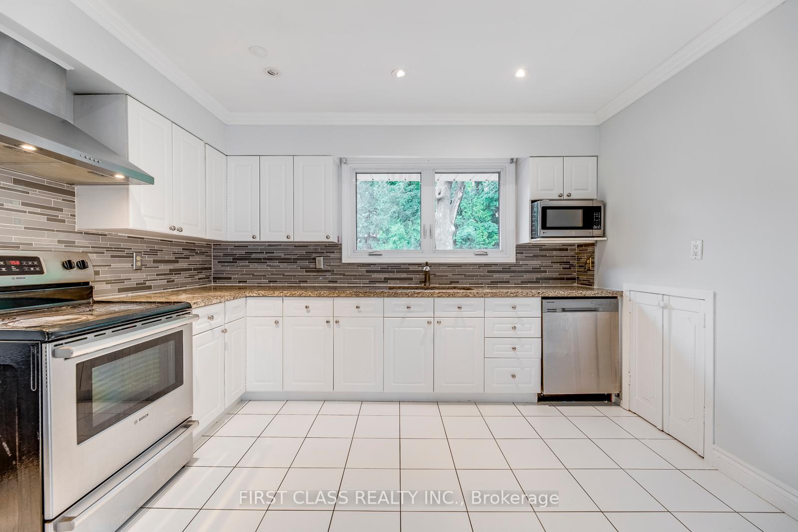 25 Whittaker Cres, Toronto, ON M2K1K7 | 4 Bedroom 3 Bathroom Detached House | Image 14