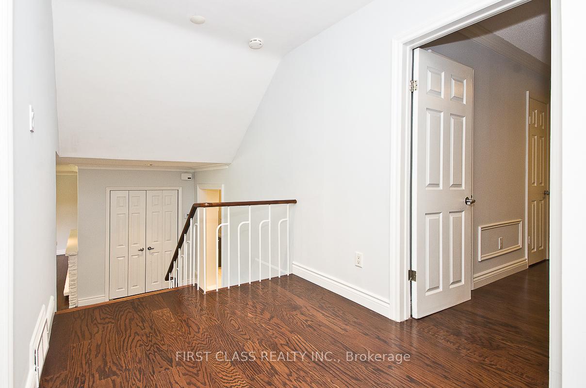 25 Whittaker Cres, Toronto, ON M2K1K7 | 4 Bedroom 3 Bathroom Detached House | Image 24