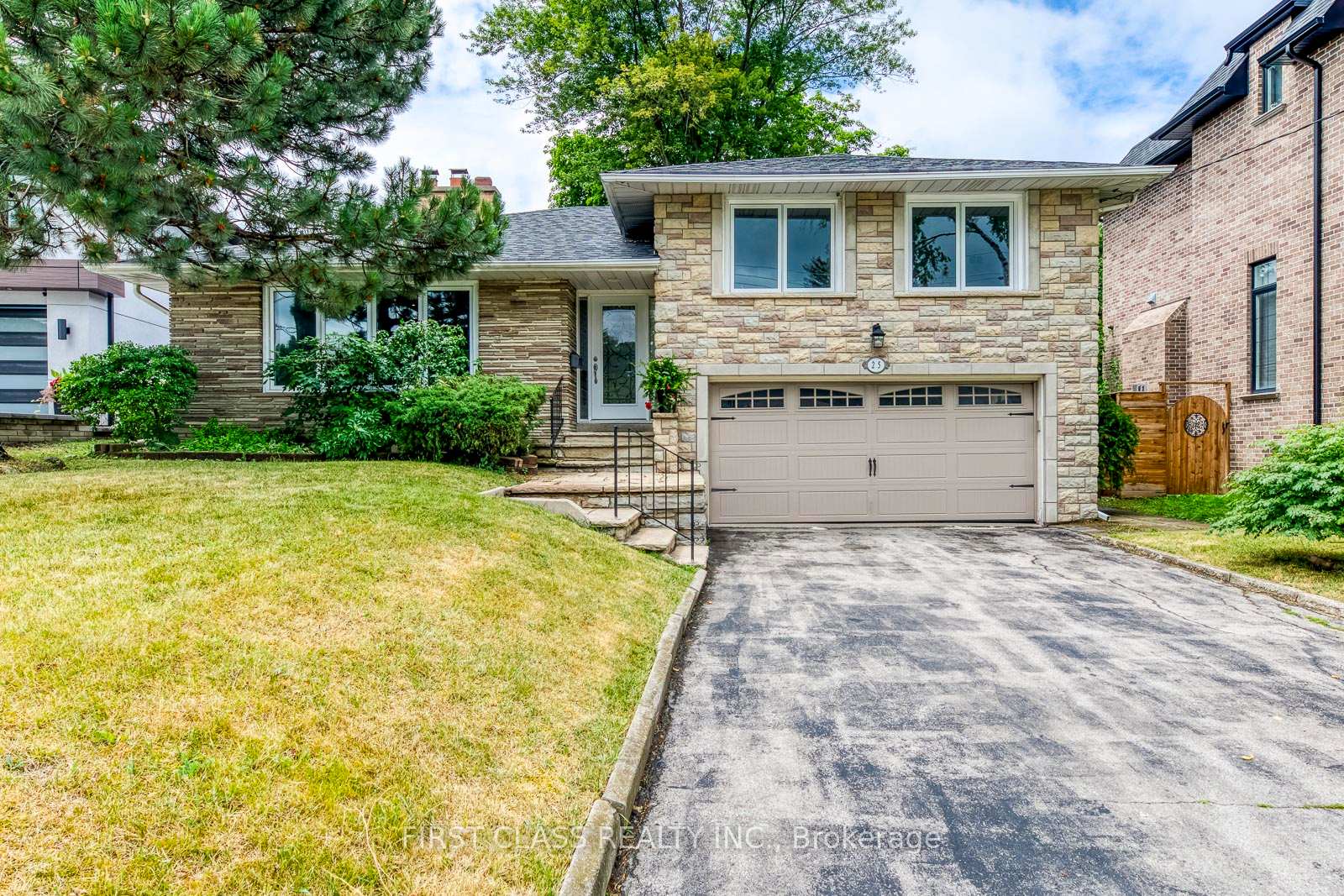 25 Whittaker Cres, Toronto, ON M2K1K7 | 4 Bedroom 3 Bathroom Detached House | Image 3
