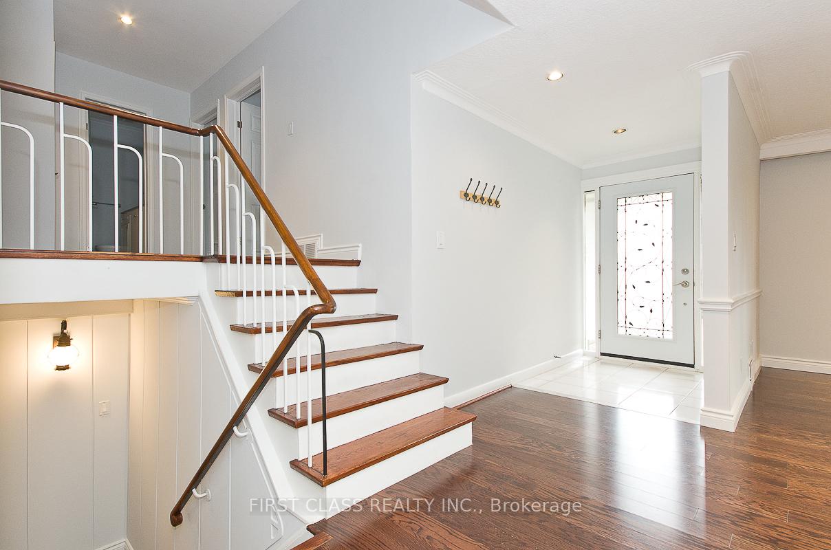 25 Whittaker Cres, Toronto, ON M2K1K7 | 4 Bedroom 3 Bathroom Detached House | Image 4