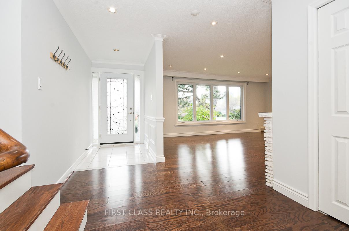 25 Whittaker Cres, Toronto, ON M2K1K7 | 4 Bedroom 3 Bathroom Detached House | Image 5