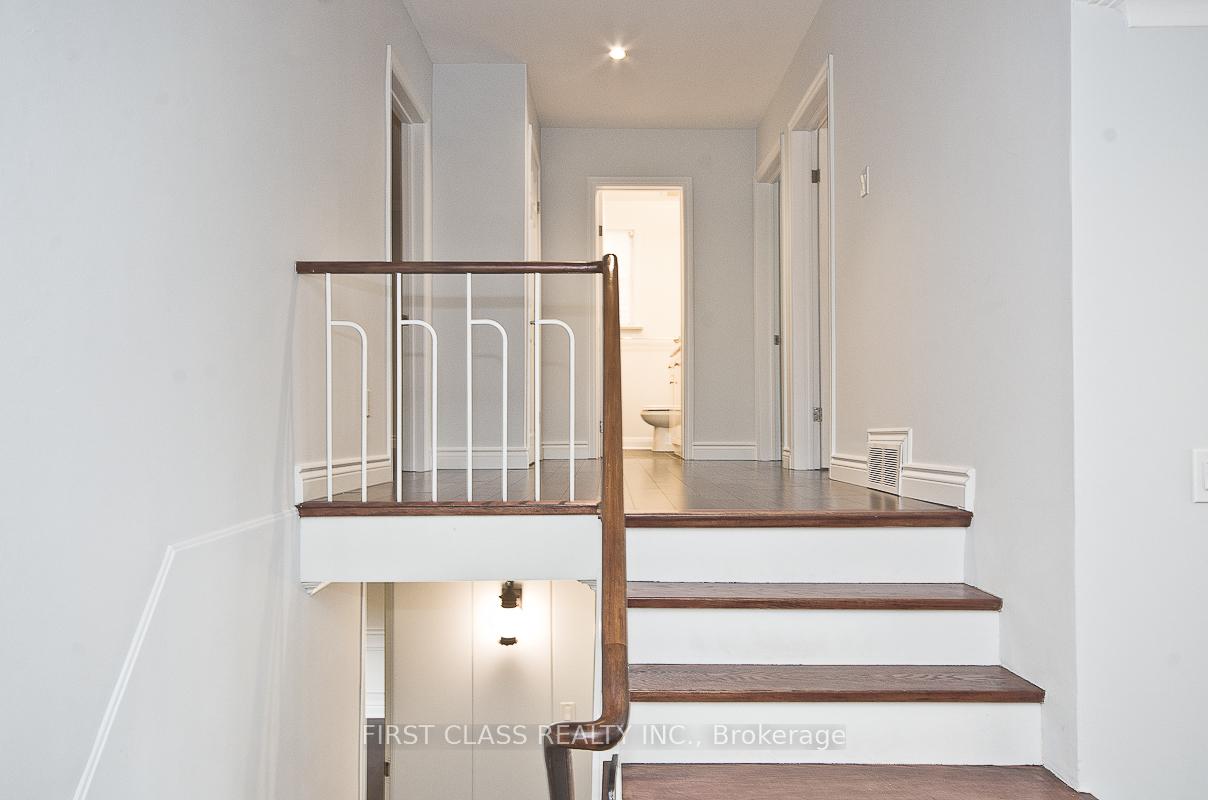 25 Whittaker Cres, Toronto, ON M2K1K7 | 4 Bedroom 3 Bathroom Detached House | Image 6