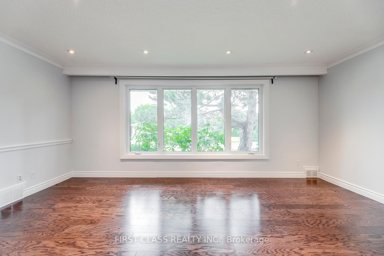 25 Whittaker Cres, Toronto, ON M2K1K7 | 4 Bedroom 3 Bathroom Detached House | Image 8