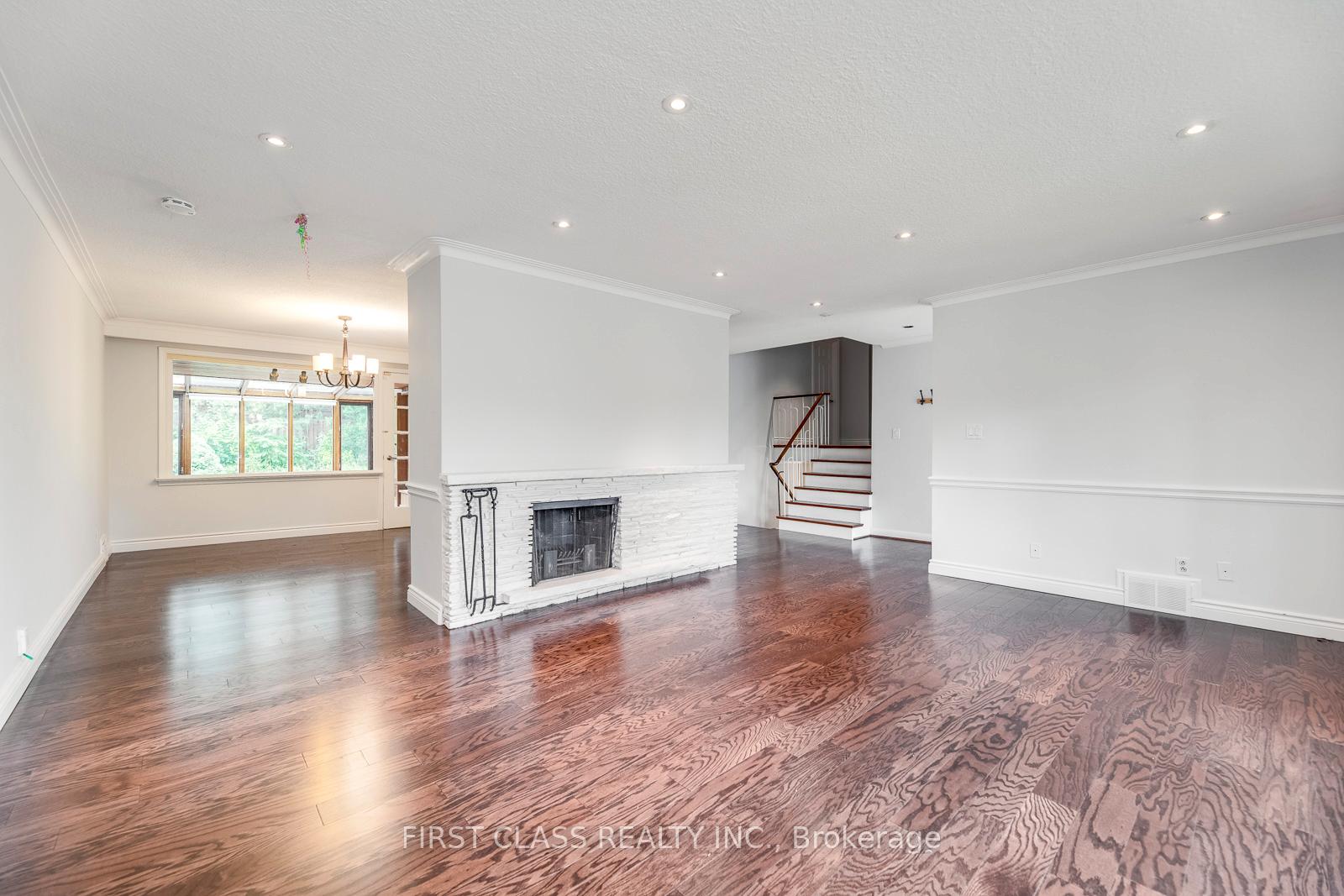 25 Whittaker Cres, Toronto, ON M2K1K7 | 4 Bedroom 3 Bathroom Detached House | Image 9