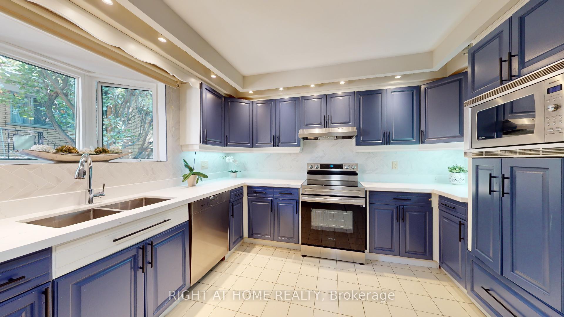23 Christine Cres, Toronto, ON M2R1A4 | 4 Bedroom 4 Bathroom Detached House | Image 7