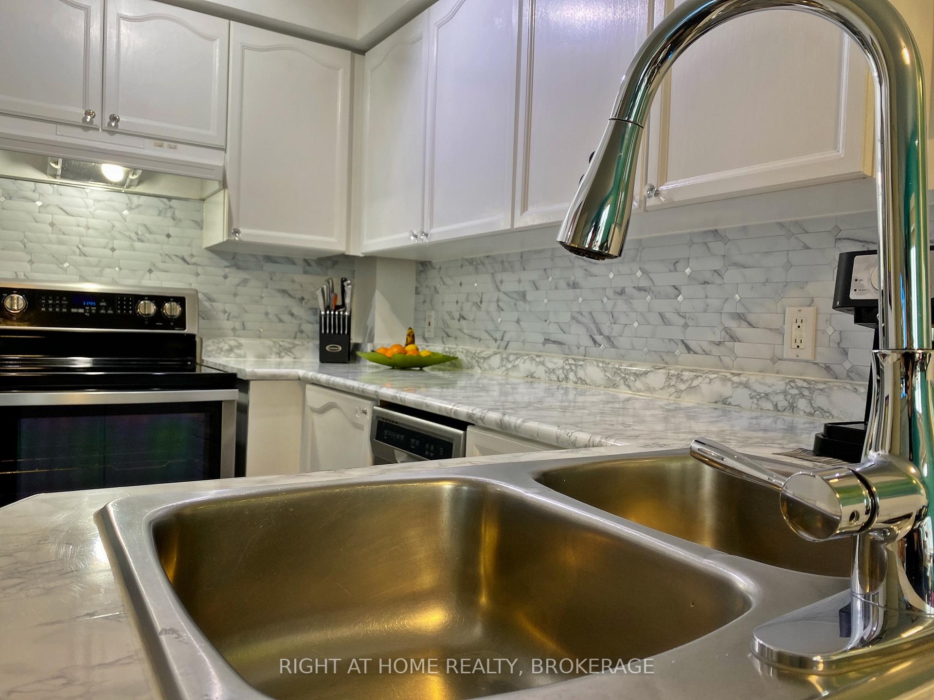 #610 - 12 Sudbury St, Toronto, ON M6J3W7 | 2 Bedroom 2 Bathroom Condo Townhouse | Image 4