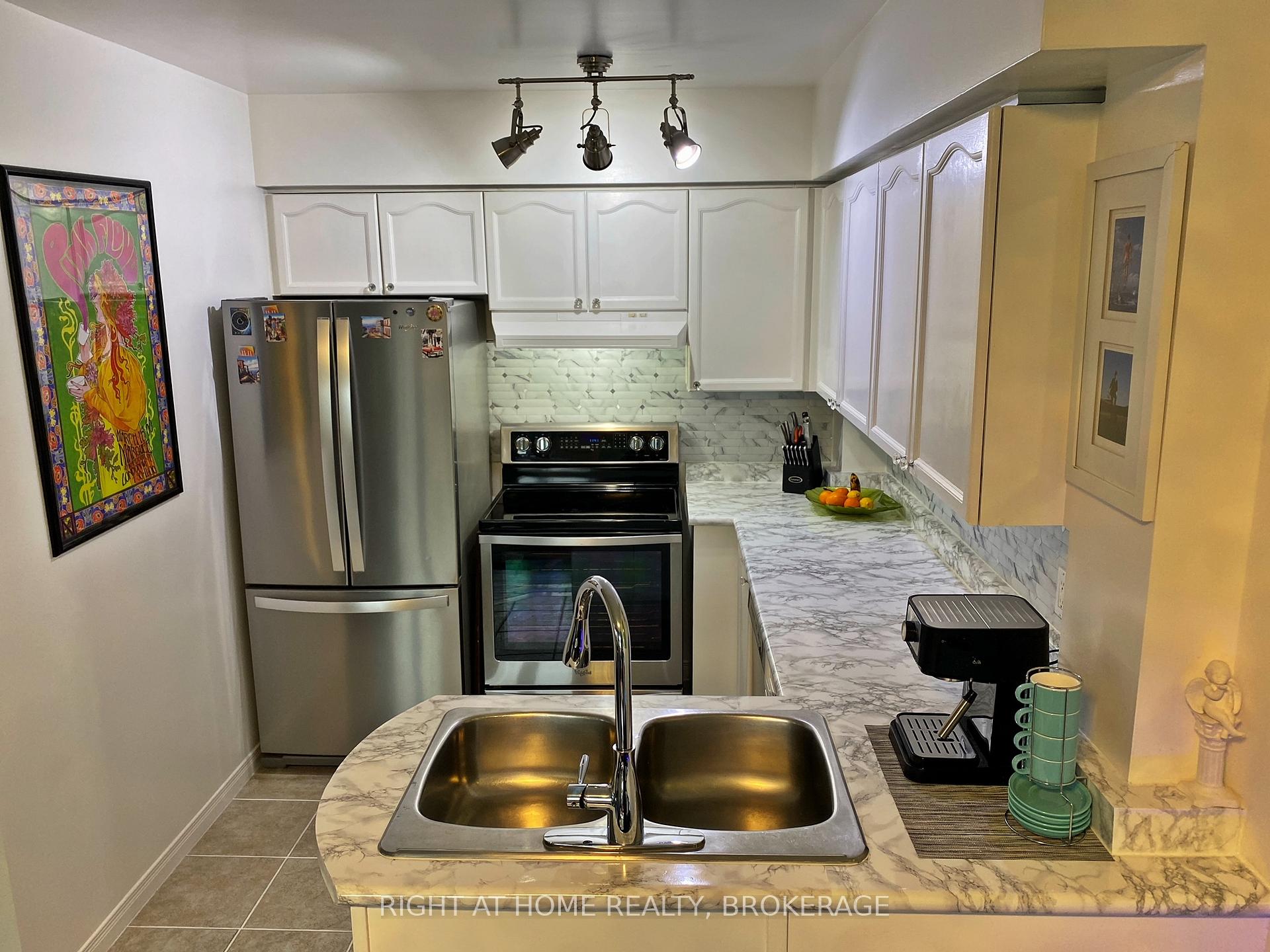 #610 - 12 Sudbury St, Toronto, ON M6J3W7 | 2 Bedroom 2 Bathroom Condo Townhouse | Image 5