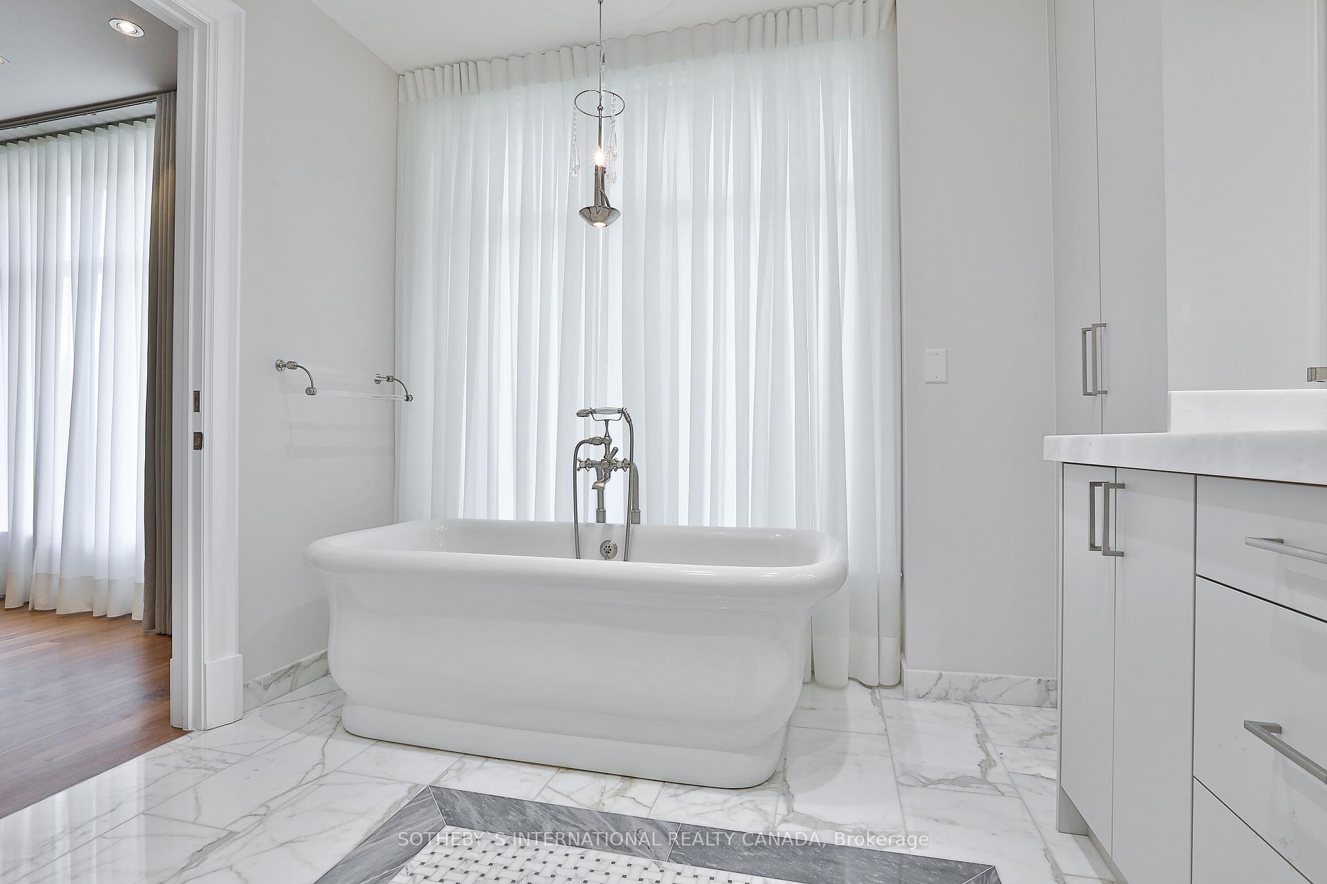 #9C - 1 St Thomas St, Toronto, ON M5S3M5 | 2 Bedroom 3 Bathroom Condo Apt | Image 20