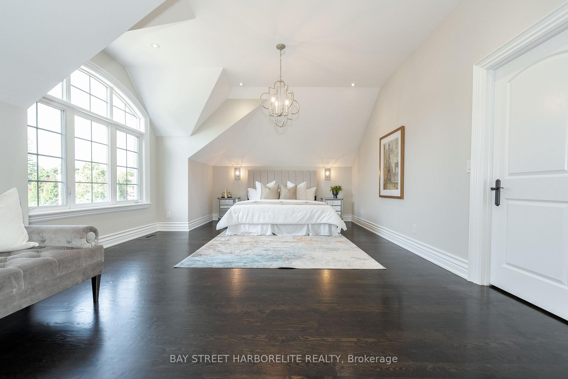 151 Brentcliffe Rd, Toronto, ON M4G3Y7 | 4 Bedroom 5 Bathroom Detached House | Image 16