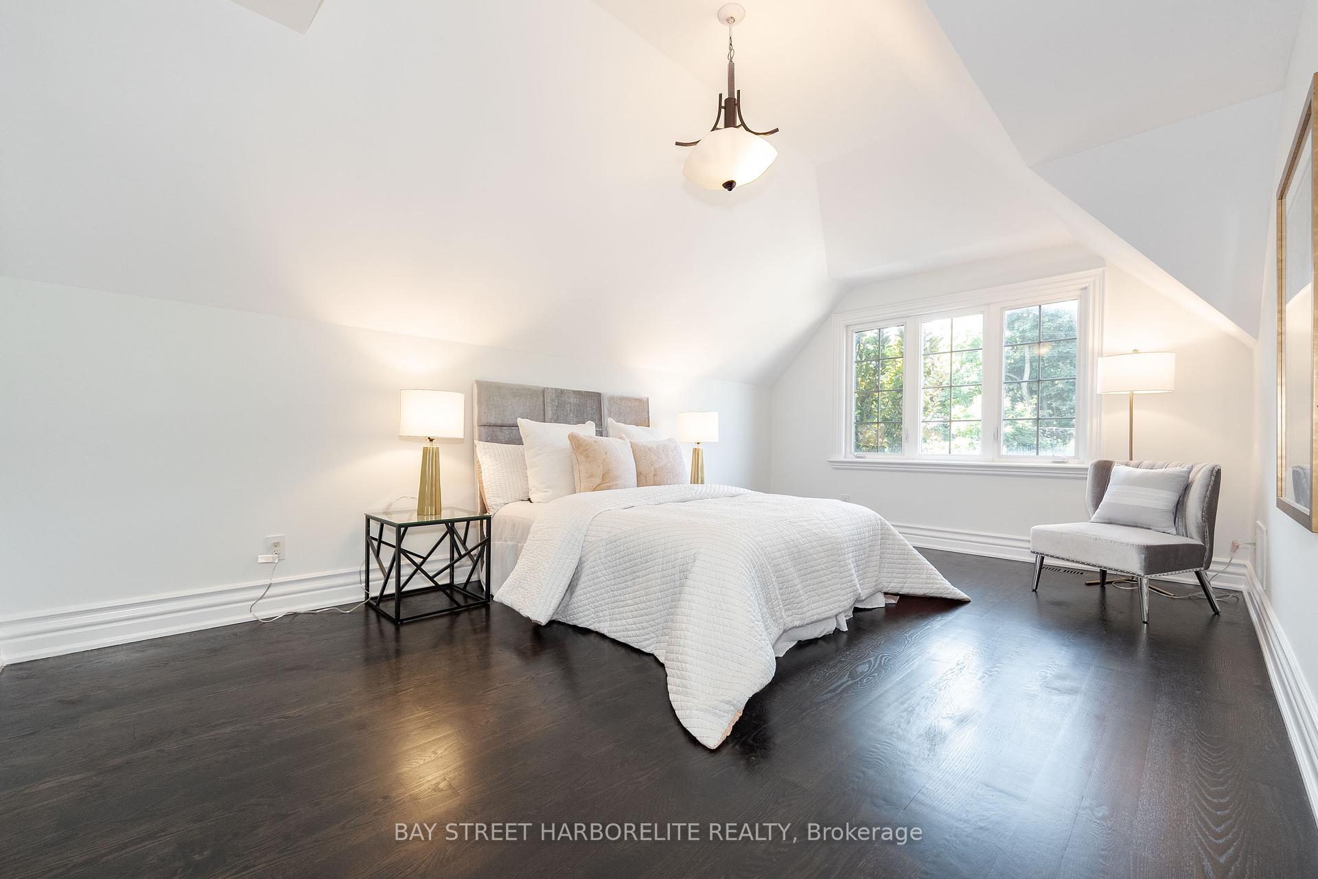 151 Brentcliffe Rd, Toronto, ON M4G3Y7 | 4 Bedroom 5 Bathroom Detached House | Image 20