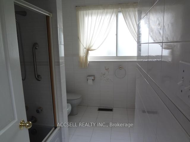 163 Hounslow Ave, Toronto, ON M2N2B3 | 3 Bedroom 2 Bathroom Detached House | Image 10