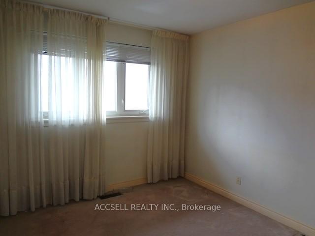 163 Hounslow Ave, Toronto, ON M2N2B3 | 3 Bedroom 2 Bathroom Detached House | Image 12