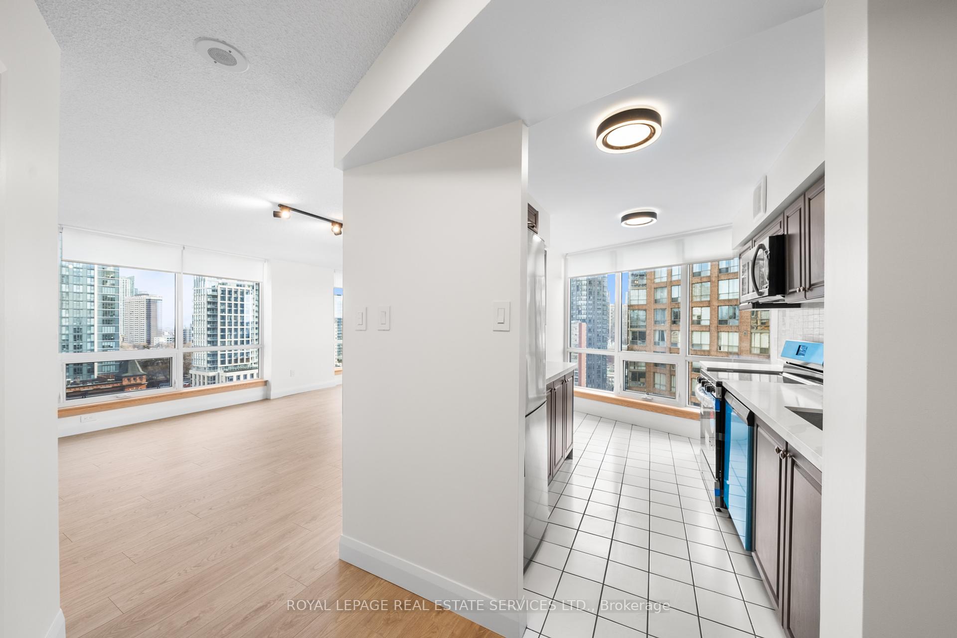 #1605 - 1055 Bay St, Toronto, ON M5S3A3 | 2 Bedroom 2 Bathroom Condo Apt | Image 11