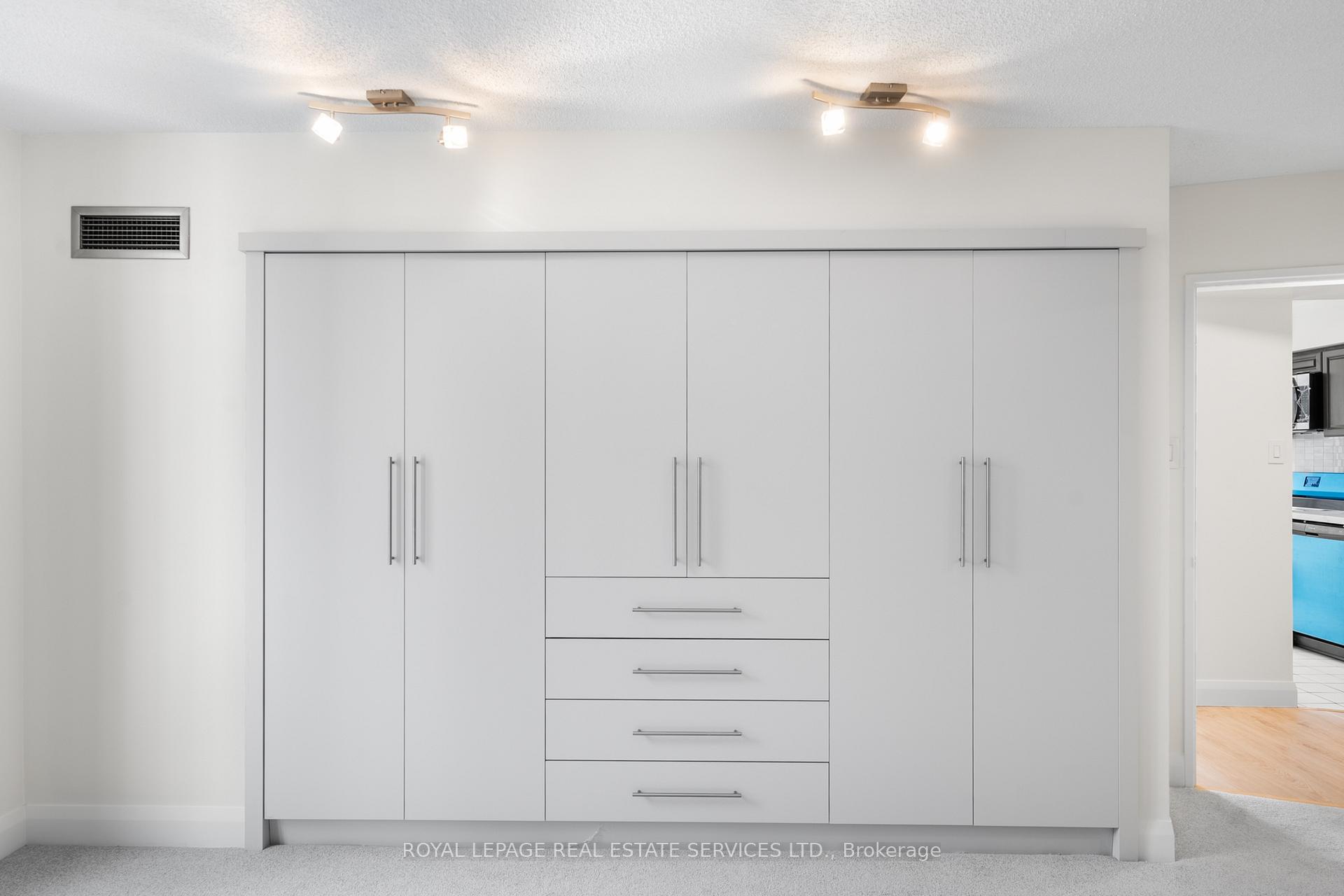 #1605 - 1055 Bay St, Toronto, ON M5S3A3 | 2 Bedroom 2 Bathroom Condo Apt | Image 18