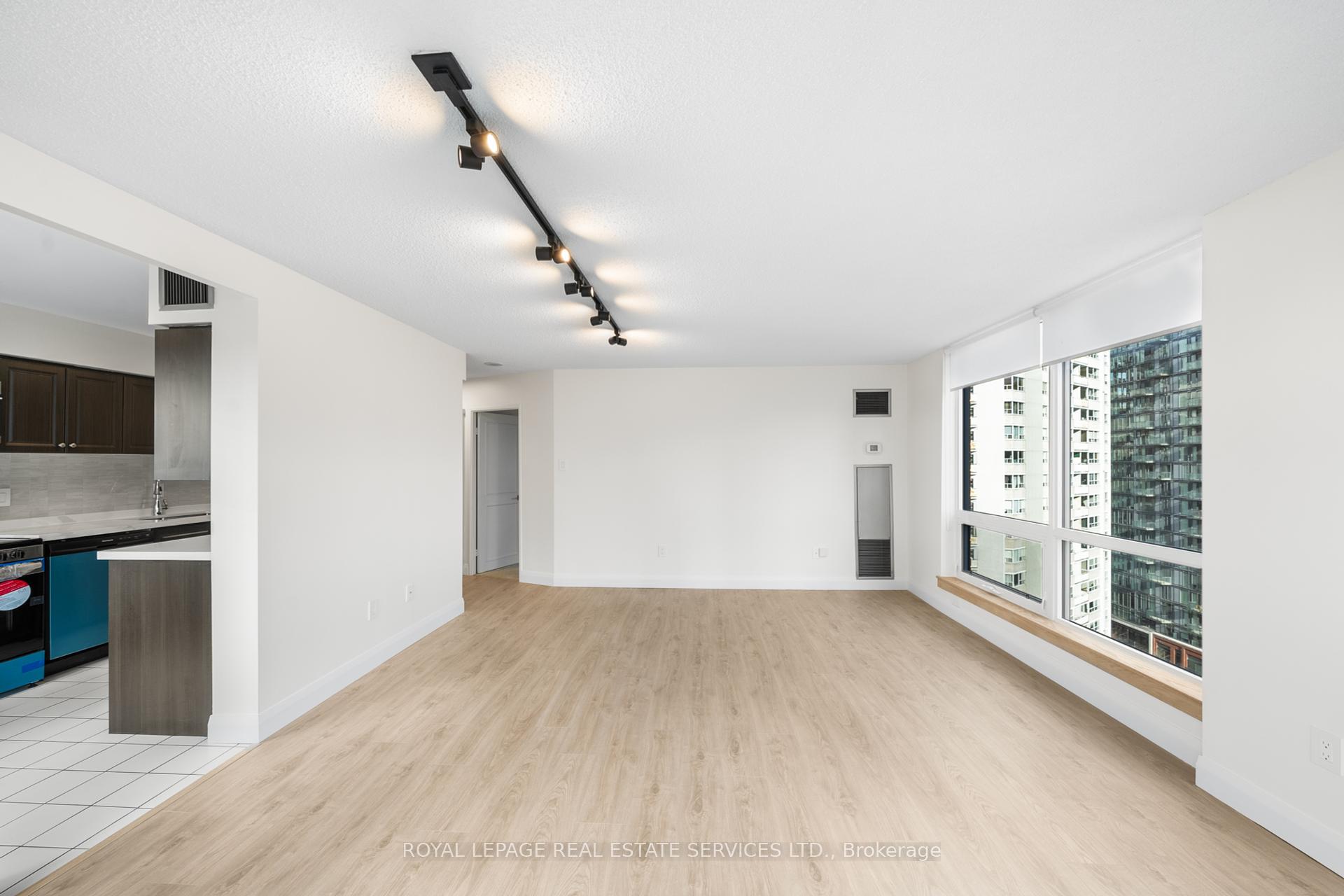 #1605 - 1055 Bay St, Toronto, ON M5S3A3 | 2 Bedroom 2 Bathroom Condo Apt | Image 6