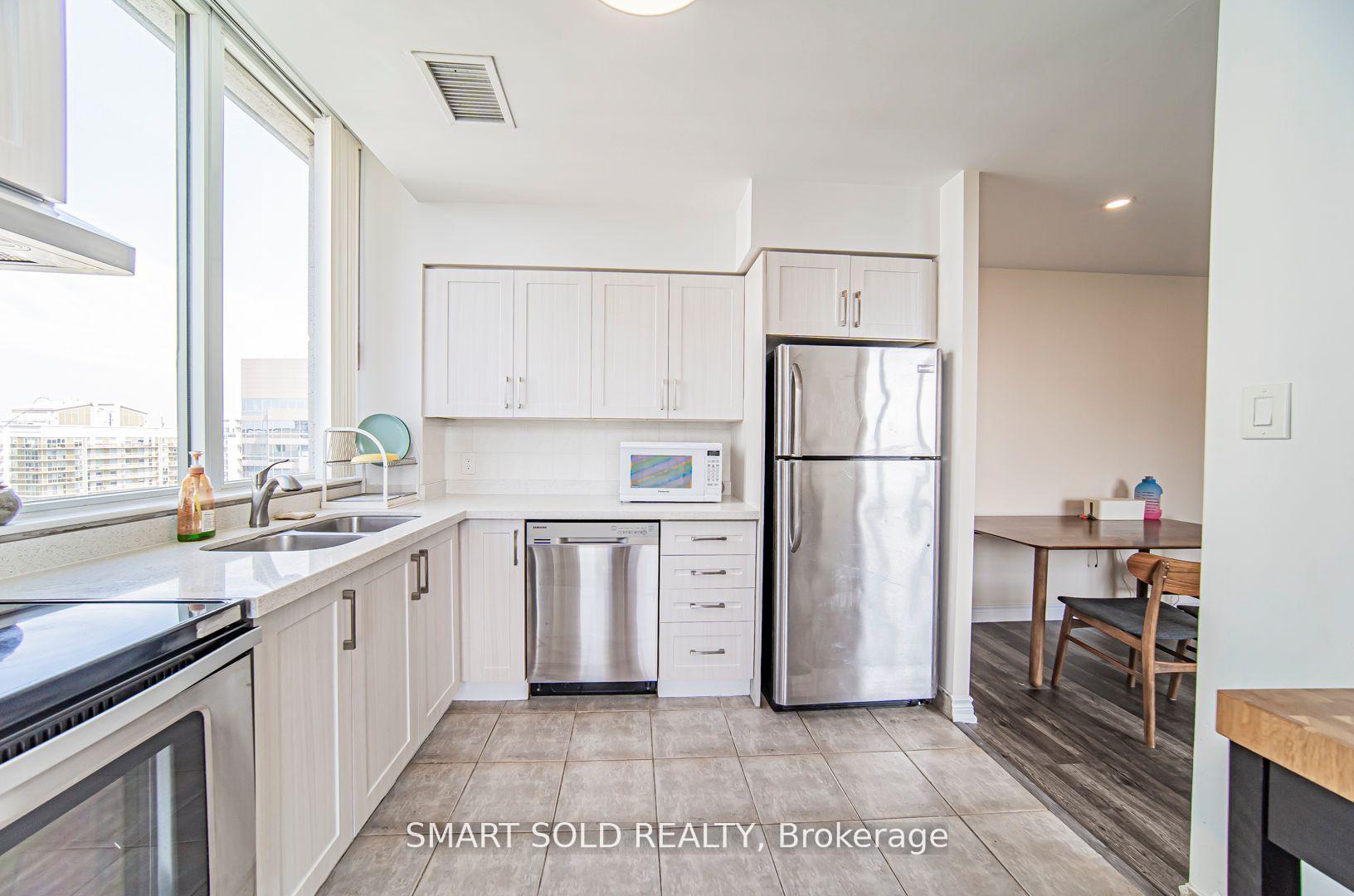 #PH210 - 256 Doris Ave, Toronto, ON M2N6X8 | 3 Bedroom 2 Bathroom Condo Apt | Image 10