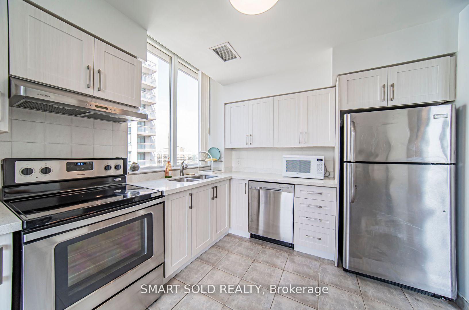 #PH210 - 256 Doris Ave, Toronto, ON M2N6X8 | 3 Bedroom 2 Bathroom Condo Apt | Image 11