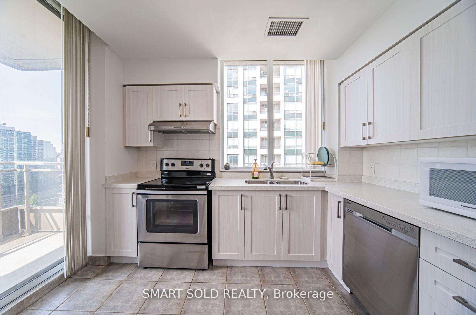 #PH210 - 256 Doris Ave, Toronto, ON M2N6X8 | 3 Bedroom 2 Bathroom Condo Apt | Image 12