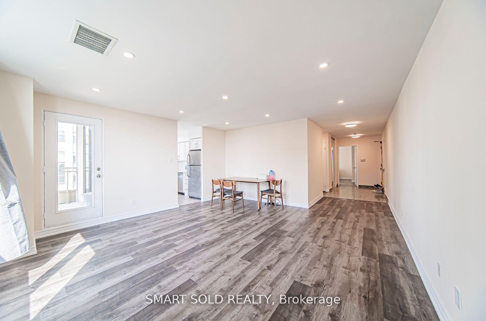 #PH210 - 256 Doris Ave, Toronto, ON M2N6X8 | 3 Bedroom 2 Bathroom Condo Apt | Image 3