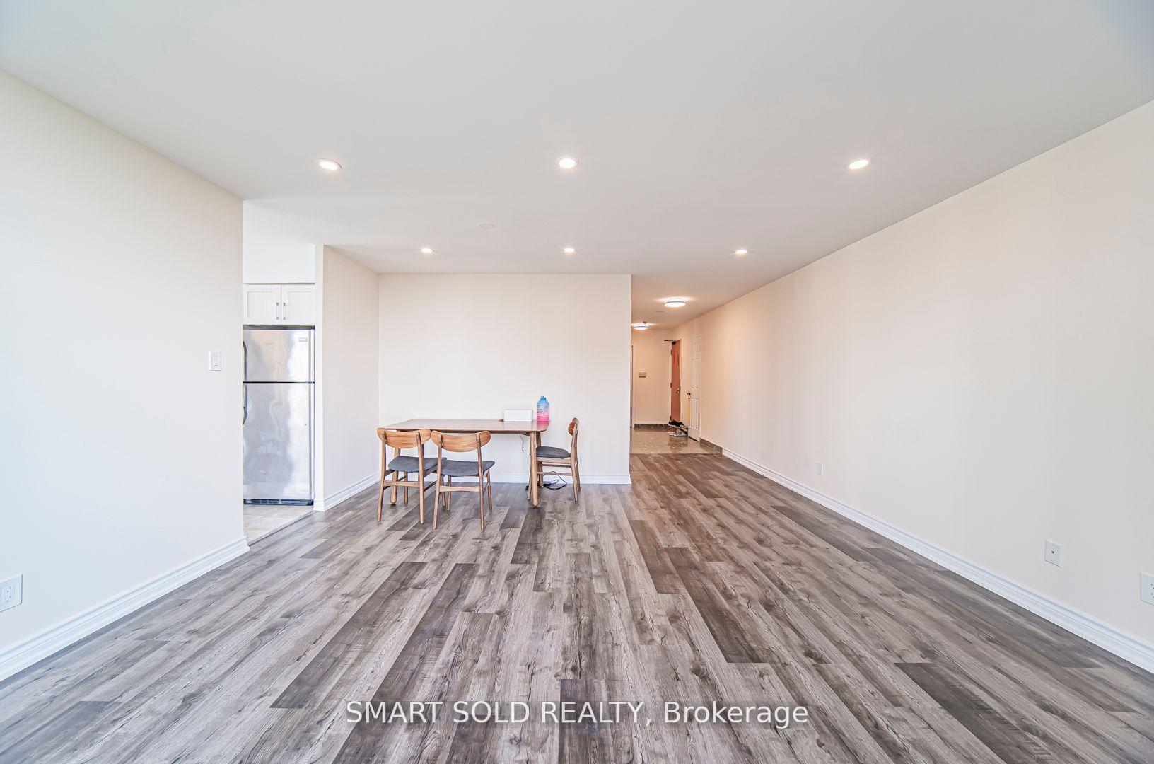 #PH210 - 256 Doris Ave, Toronto, ON M2N6X8 | 3 Bedroom 2 Bathroom Condo Apt | Image 8