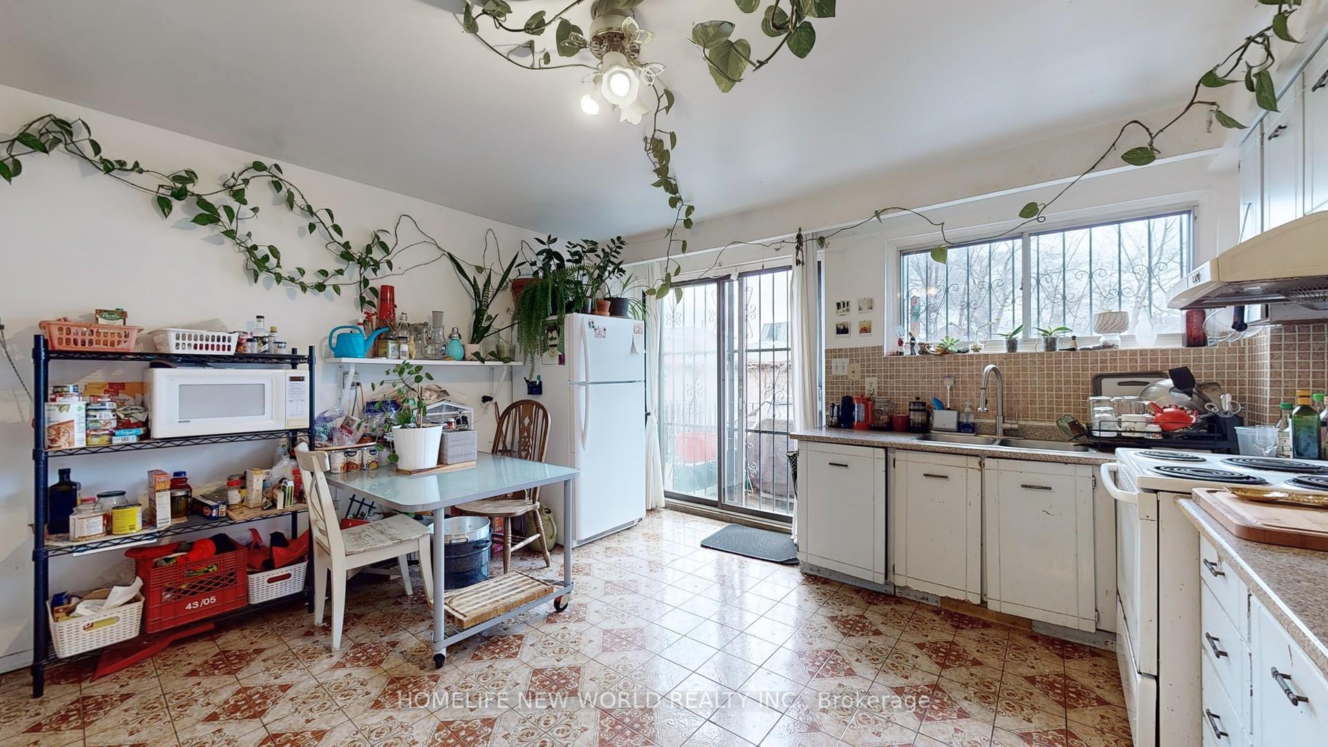 32 Markham St, Toronto, ON M6J2G2 | 4 Bedroom 2 Bathroom Semi-Detached House | Image 10