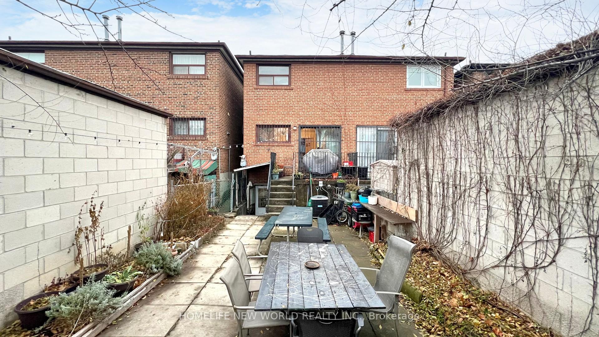 32 Markham St, Toronto, ON M6J2G2 | 4 Bedroom 2 Bathroom Semi-Detached House | Image 20