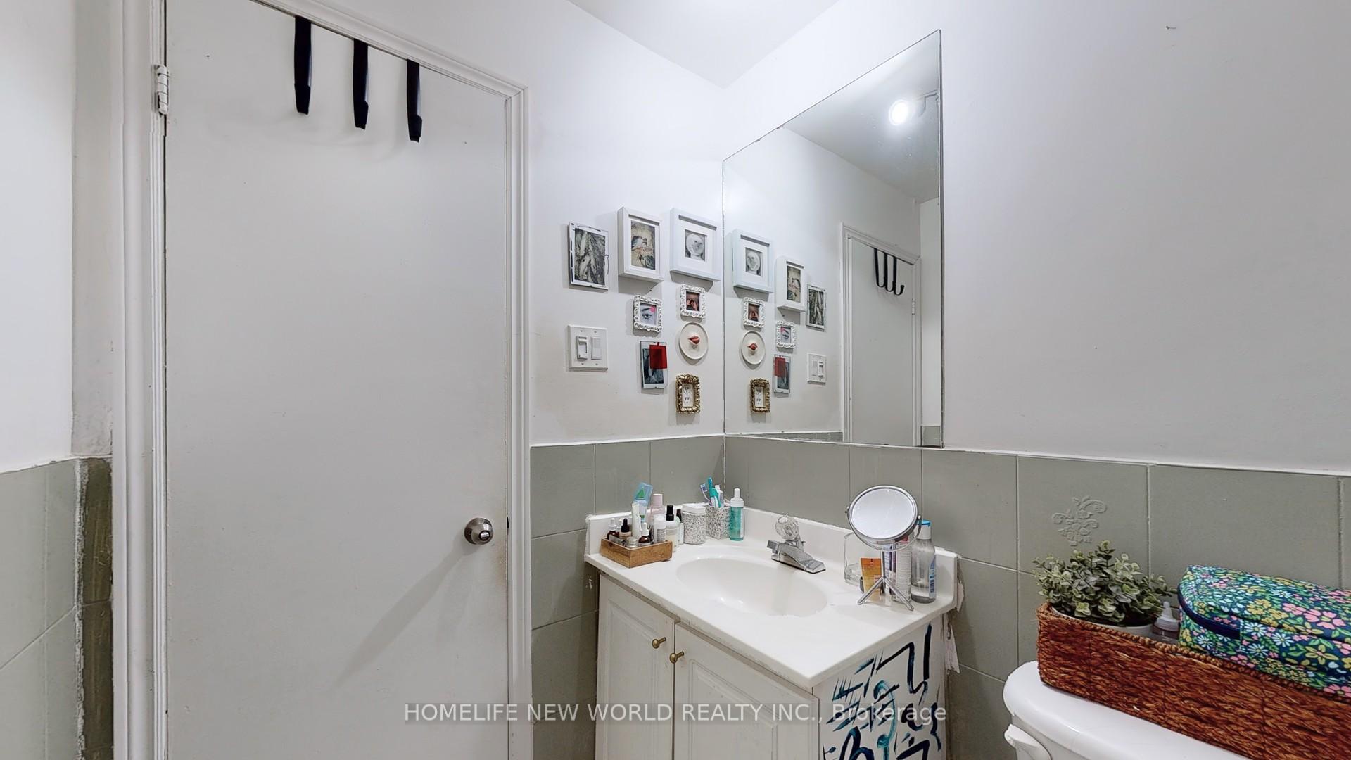 32 Markham St, Toronto, ON M6J2G2 | 4 Bedroom 2 Bathroom Semi-Detached House | Image 22