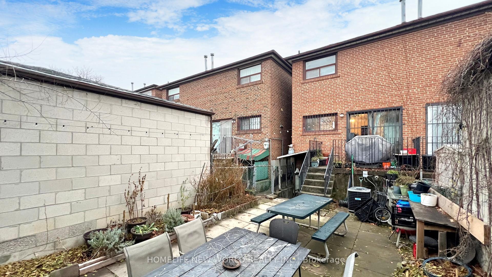 32 Markham St, Toronto, ON M6J2G2 | 4 Bedroom 2 Bathroom Semi-Detached House | Image 24