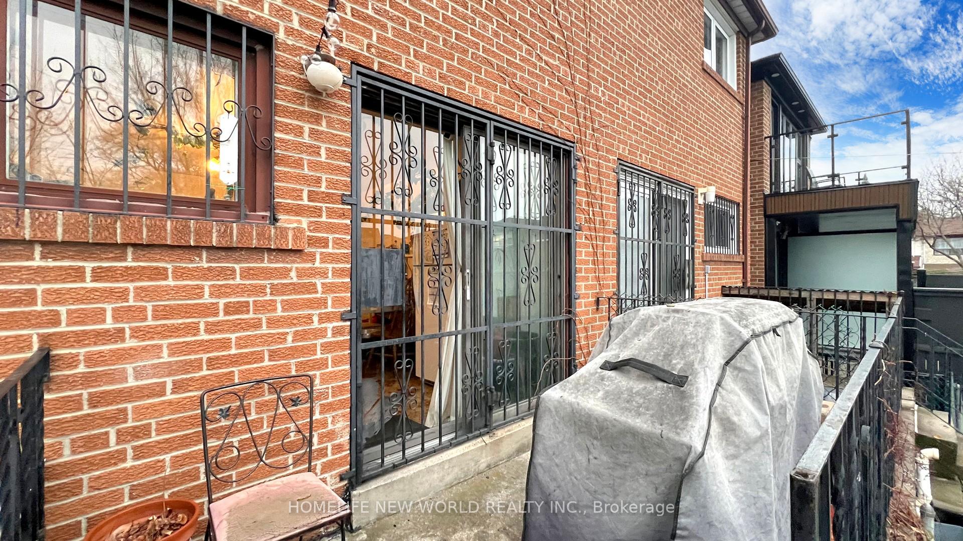 32 Markham St, Toronto, ON M6J2G2 | 4 Bedroom 2 Bathroom Semi-Detached House | Image 26