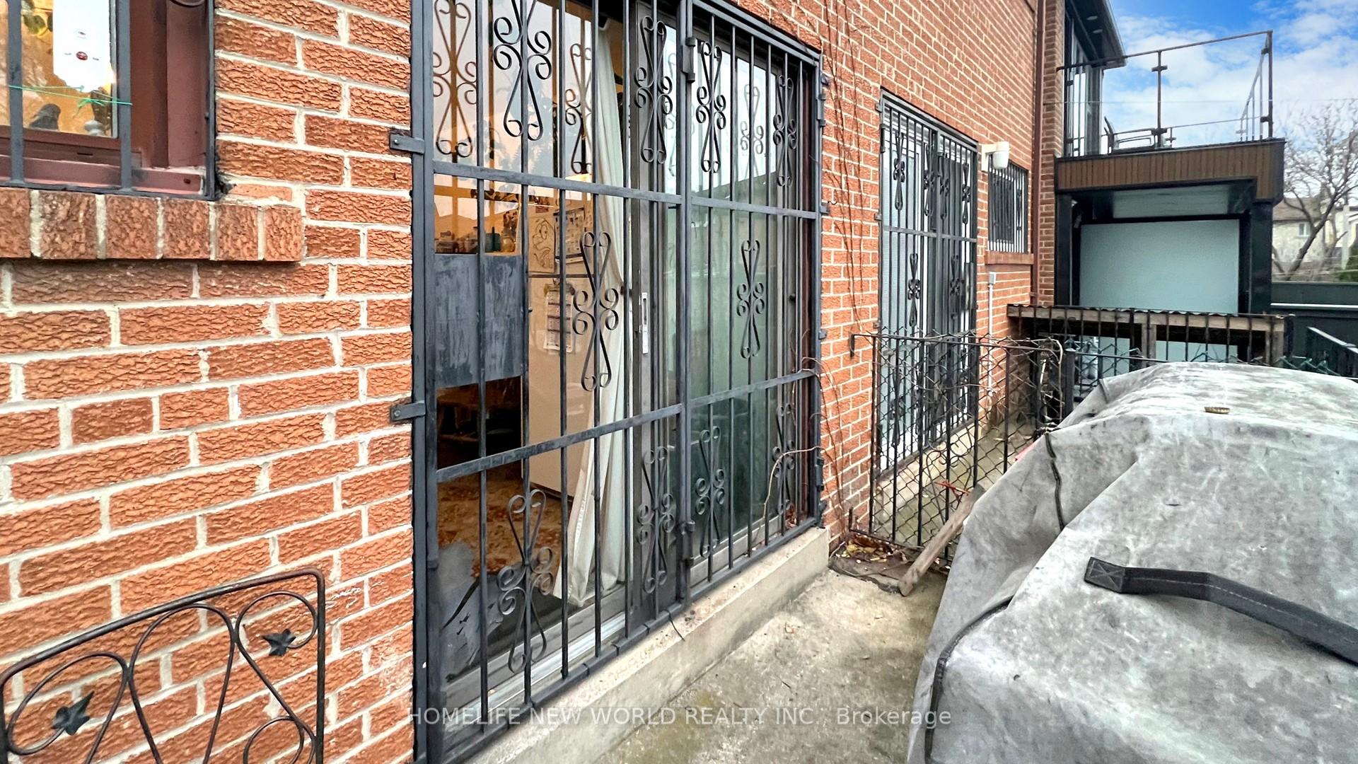 32 Markham St, Toronto, ON M6J2G2 | 4 Bedroom 2 Bathroom Semi-Detached House | Image 27