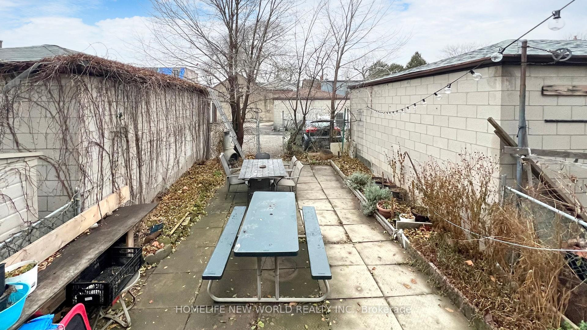 32 Markham St, Toronto, ON M6J2G2 | 4 Bedroom 2 Bathroom Semi-Detached House | Image 28