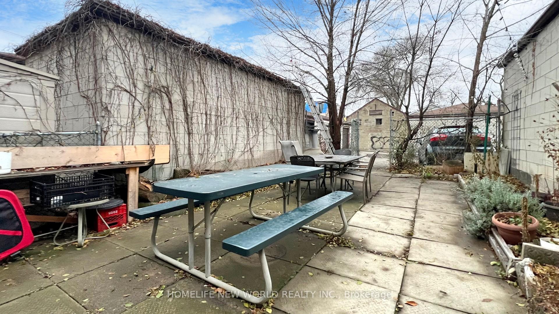 32 Markham St, Toronto, ON M6J2G2 | 4 Bedroom 2 Bathroom Semi-Detached House | Image 29