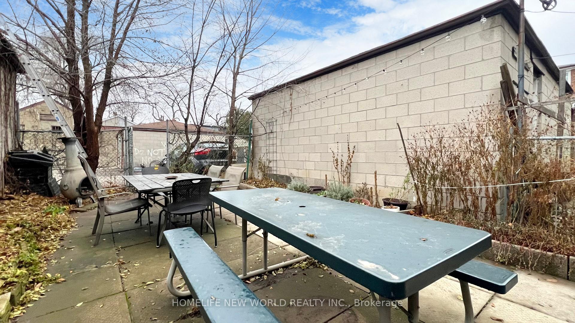 32 Markham St, Toronto, ON M6J2G2 | 4 Bedroom 2 Bathroom Semi-Detached House | Image 30