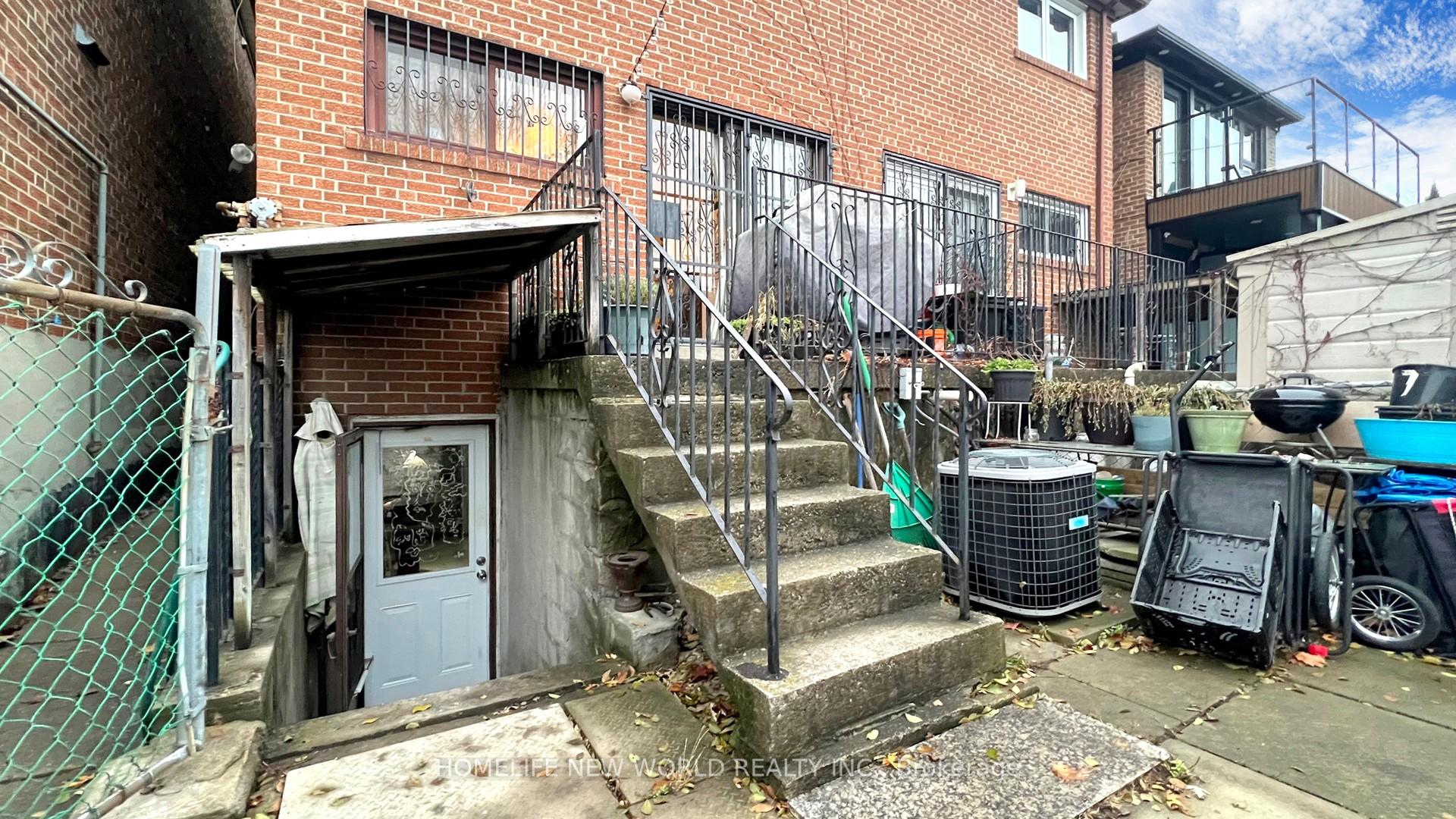 32 Markham St, Toronto, ON M6J2G2 | 4 Bedroom 2 Bathroom Semi-Detached House | Image 32