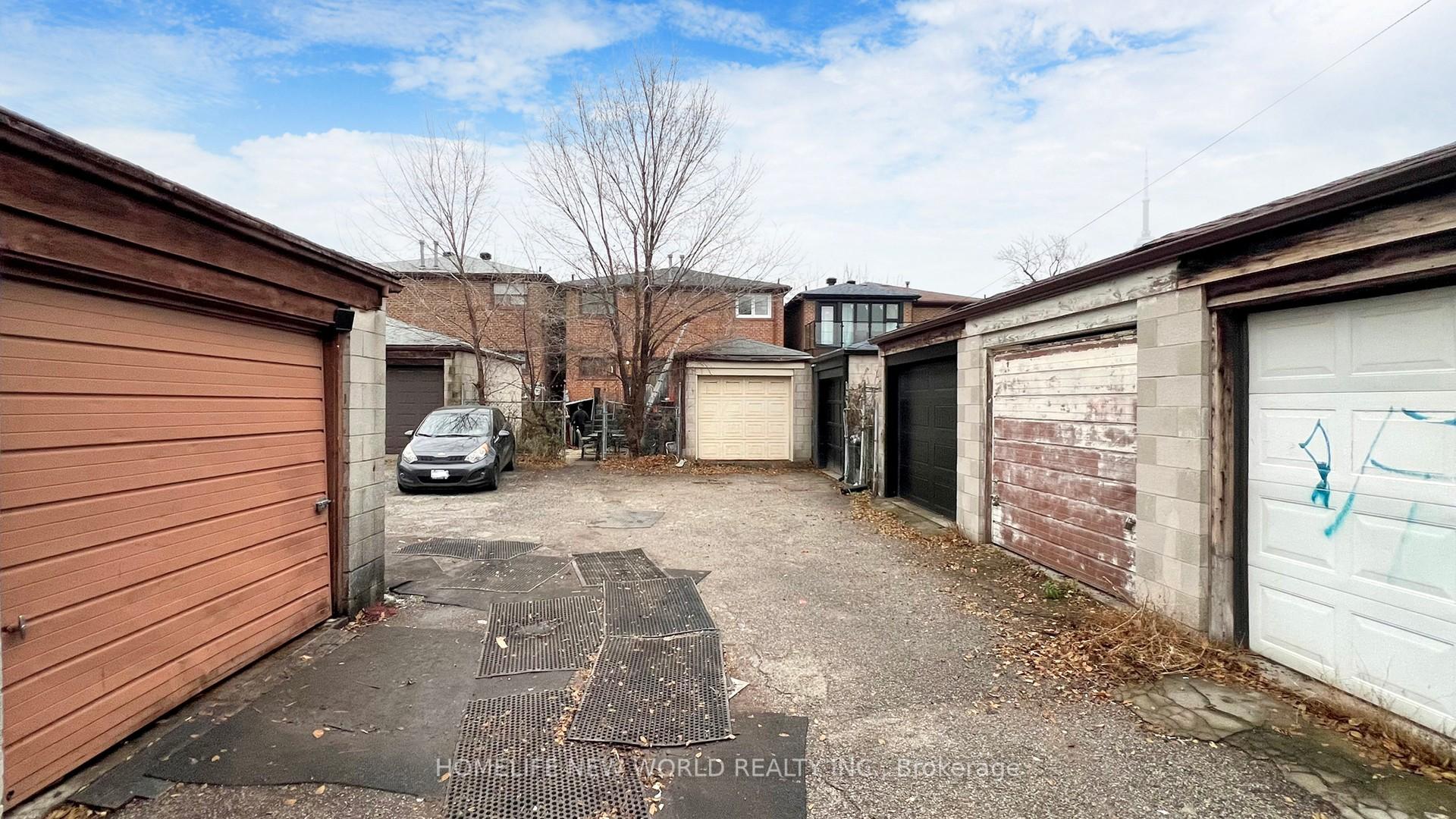 32 Markham St, Toronto, ON M6J2G2 | 4 Bedroom 2 Bathroom Semi-Detached House | Image 37