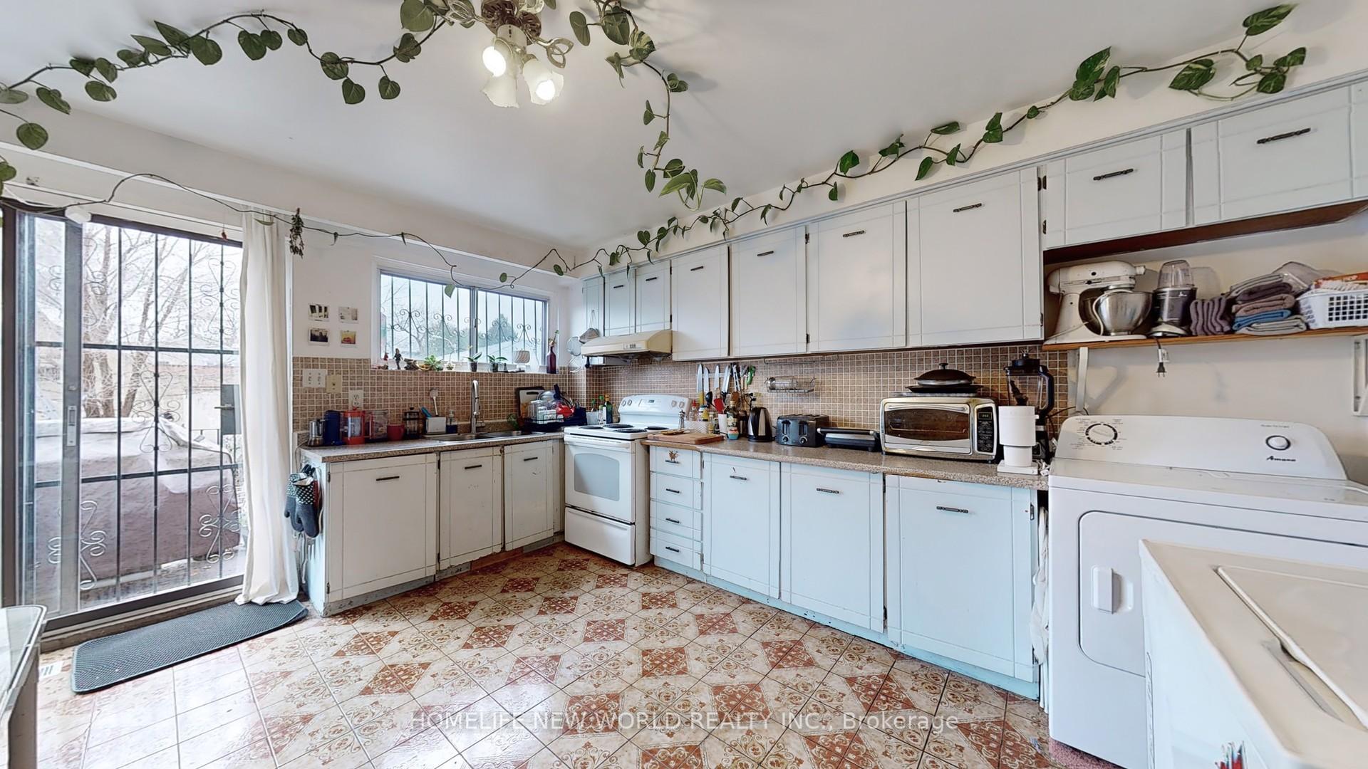 32 Markham St, Toronto, ON M6J2G2 | 4 Bedroom 2 Bathroom Semi-Detached House | Image 6