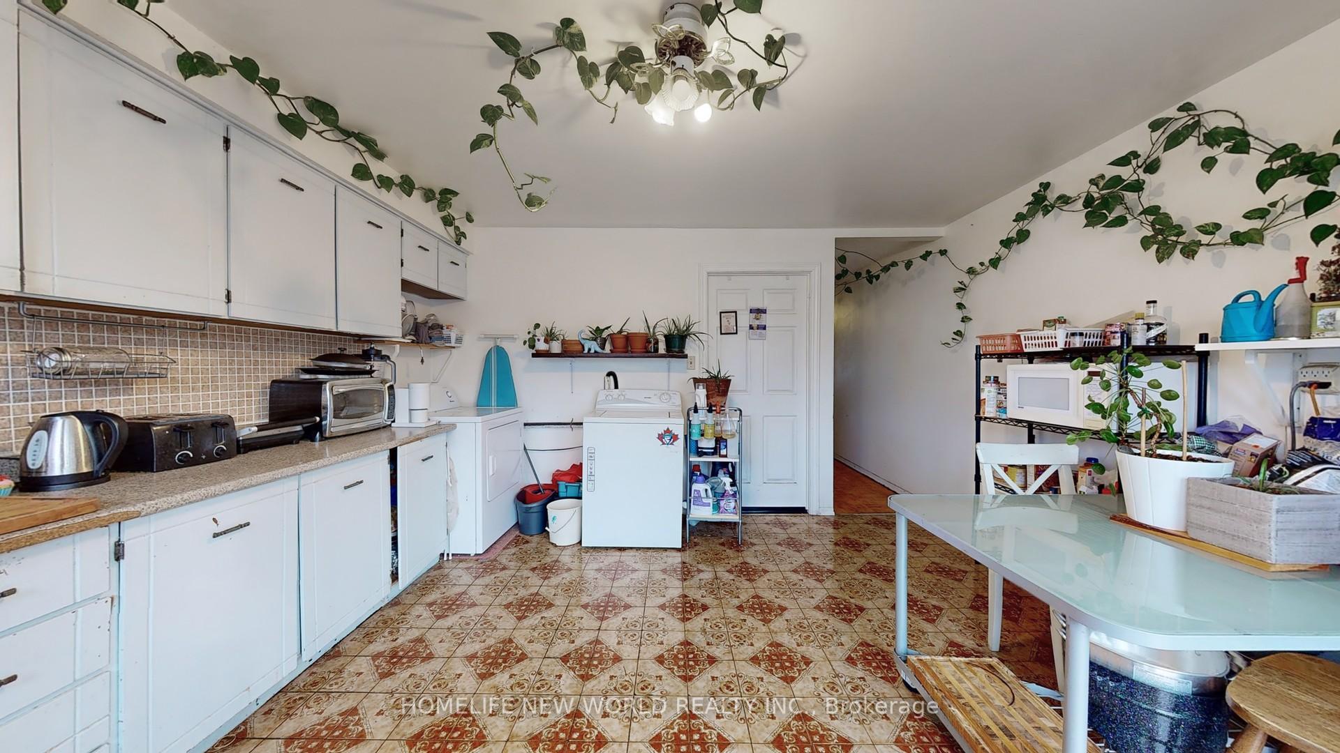 32 Markham St, Toronto, ON M6J2G2 | 4 Bedroom 2 Bathroom Semi-Detached House | Image 8