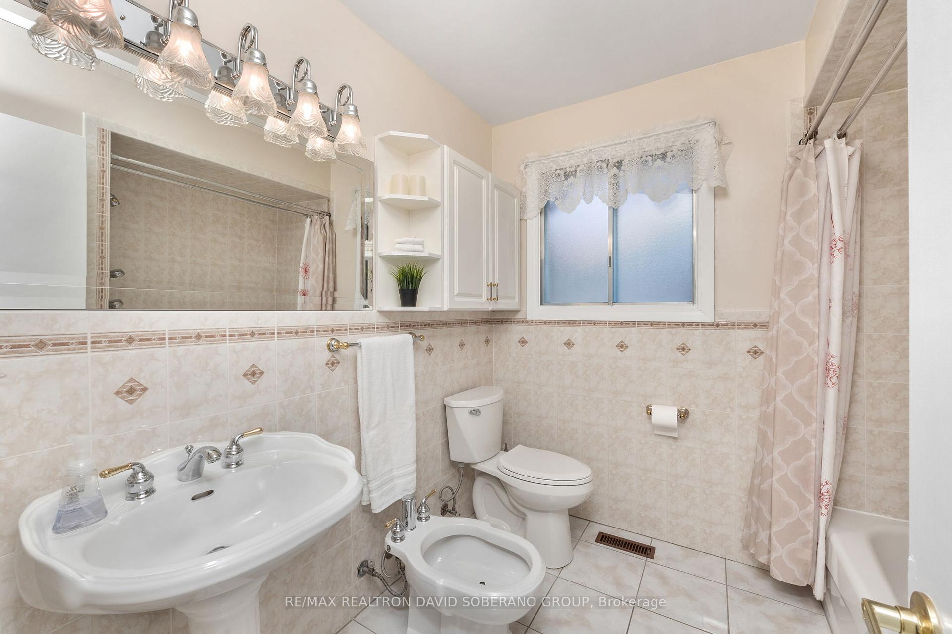 17 Clanton Crt, Toronto, ON M3H2W4 | 3 Bedroom 3 Bathroom Detached House | Image 14